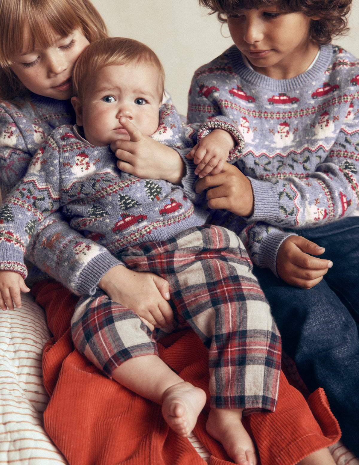 Fair-Isle-Pullover-Gletscherblau Weihnachtsautos - Image 5