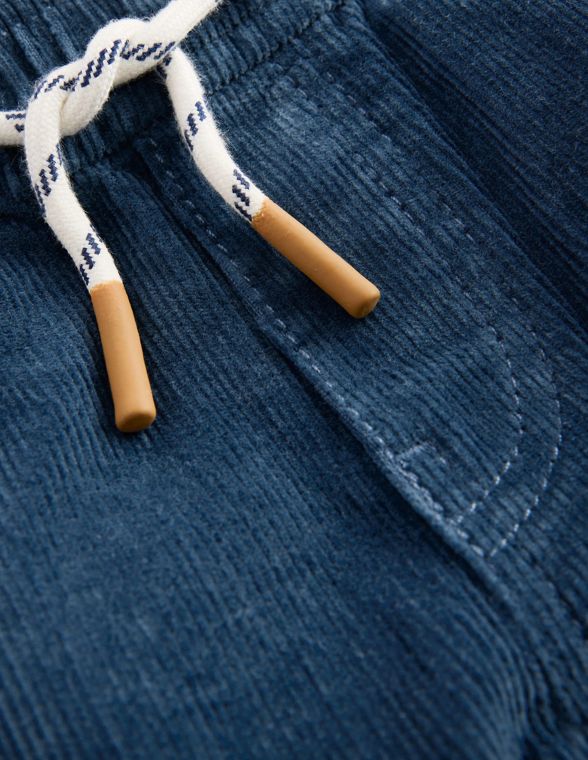 Schmal geschnittene Hose zum Hineinschlüpfen-Blaubeerkuchen Cord-3