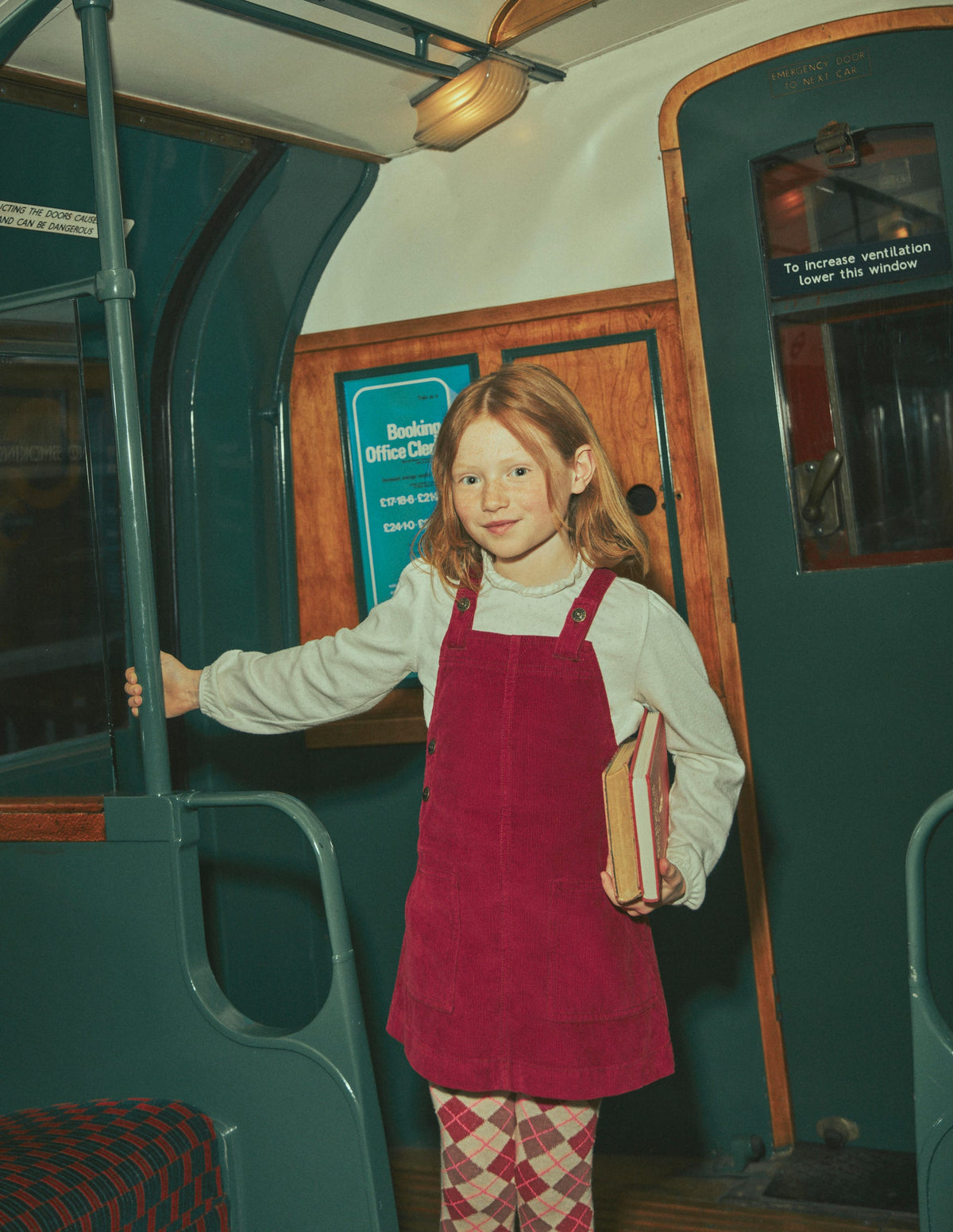 Adeline Latzkleid in A-Linie-Kastanienrot Cord-1