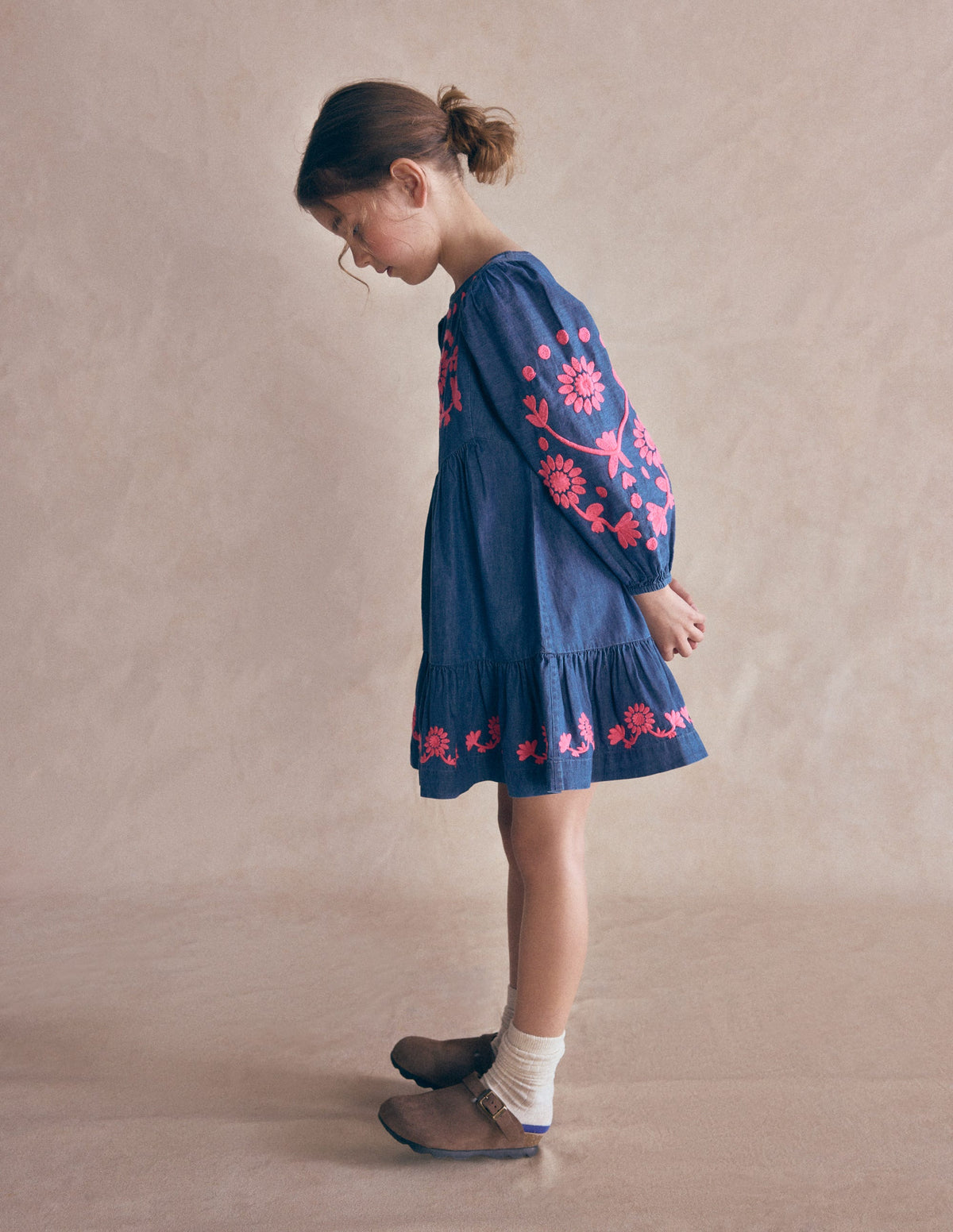 Celia Kleid mit Flügelärmeln-Denim Rosa Stickerei - Image 4