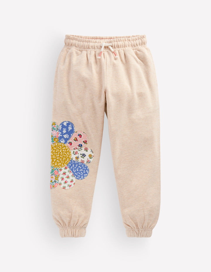 Bas de jogging resserré aux chevilles à appliqué-Fleurs patchwork avoine