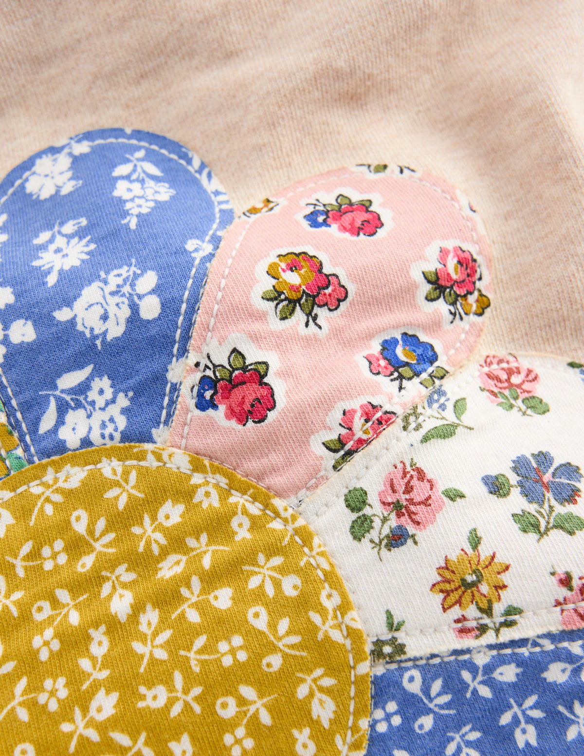 Bas de jogging resserré aux chevilles à appliqué-Fleurs patchwork avoine-3