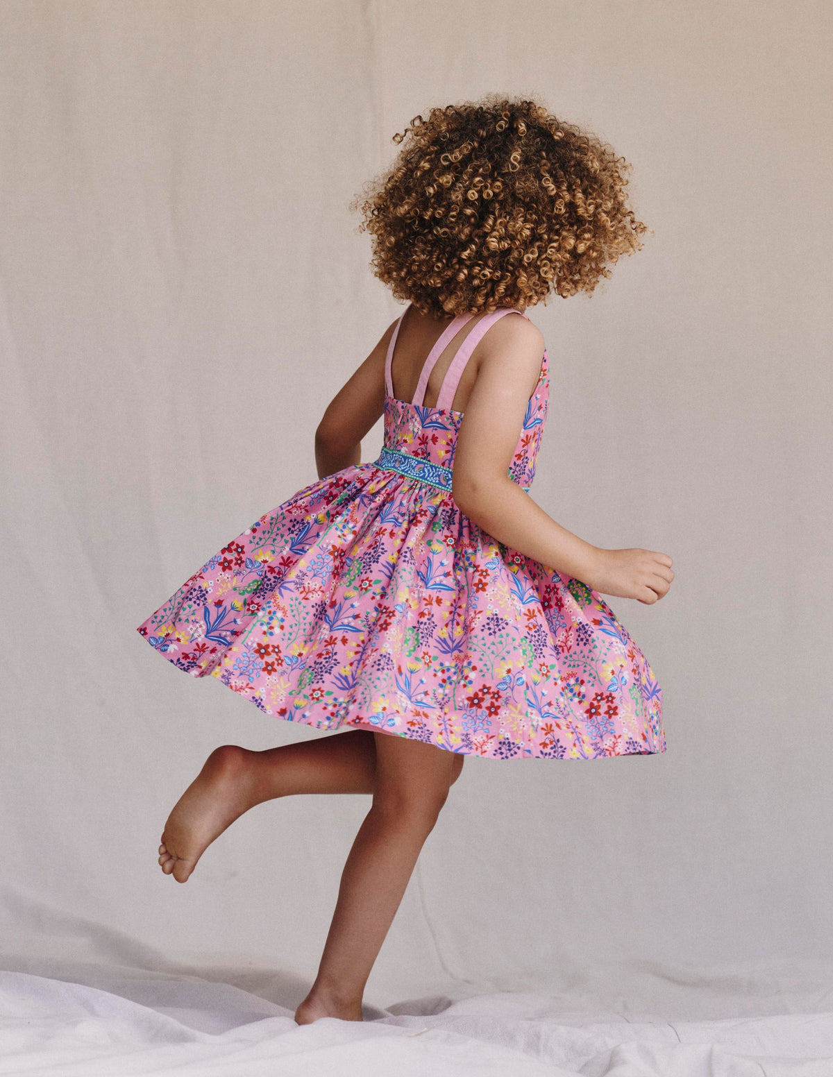Robe évasée à bretelles multiples-Motif Garden Floral rose reine-des-près-4