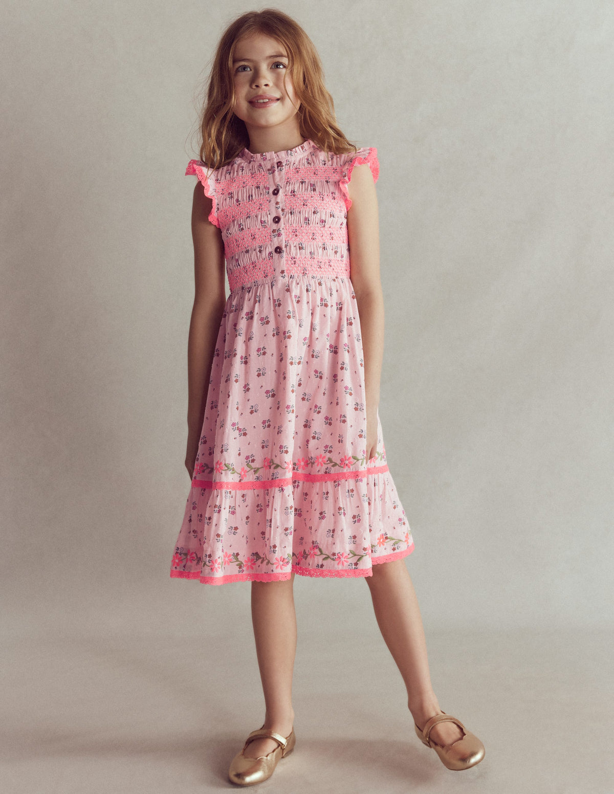 Midikleid mit gesmoktem Oberteil-Kreiderosa Gänseblümchenkette - Image 1