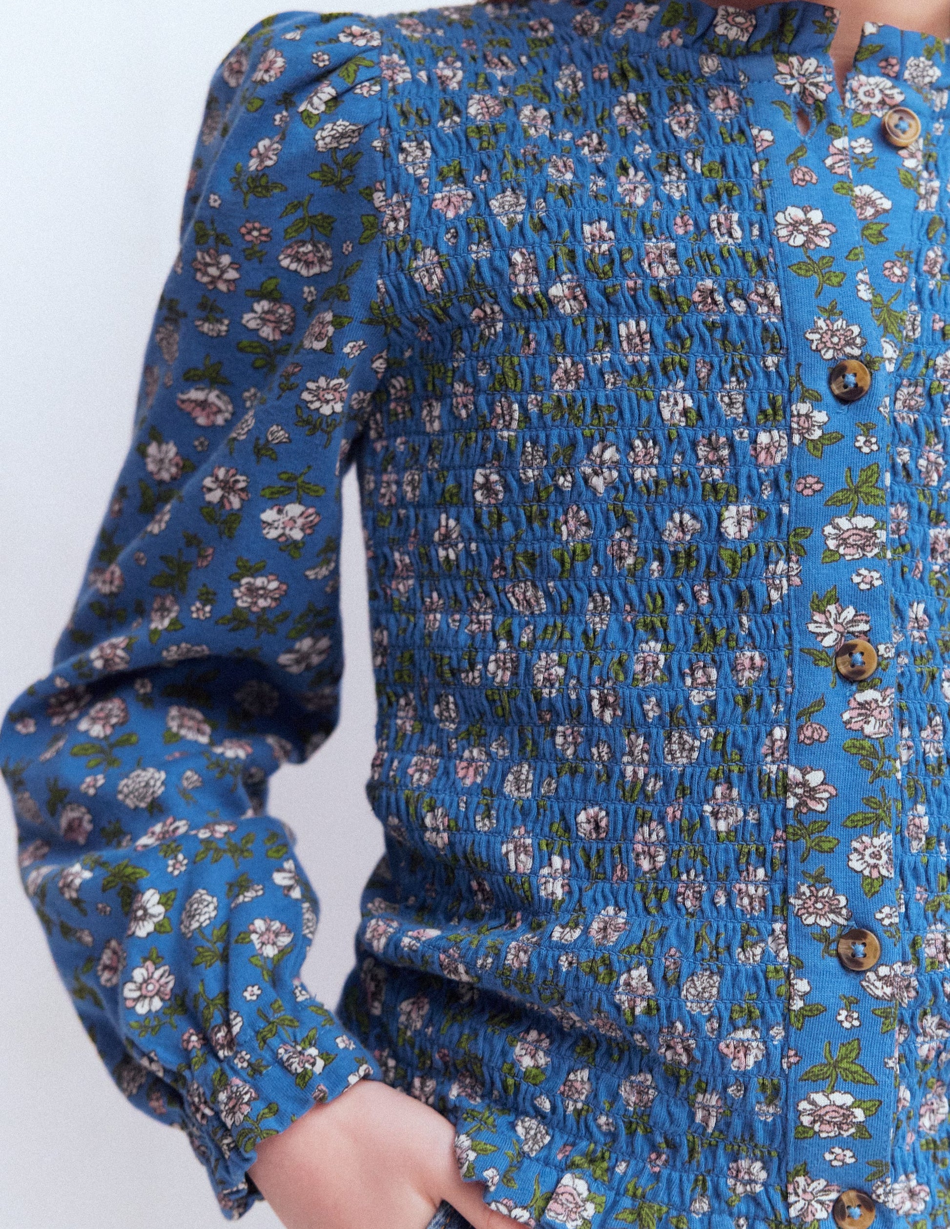 Gesmokte Jerseybluse-Delftblau Gartenblume-3