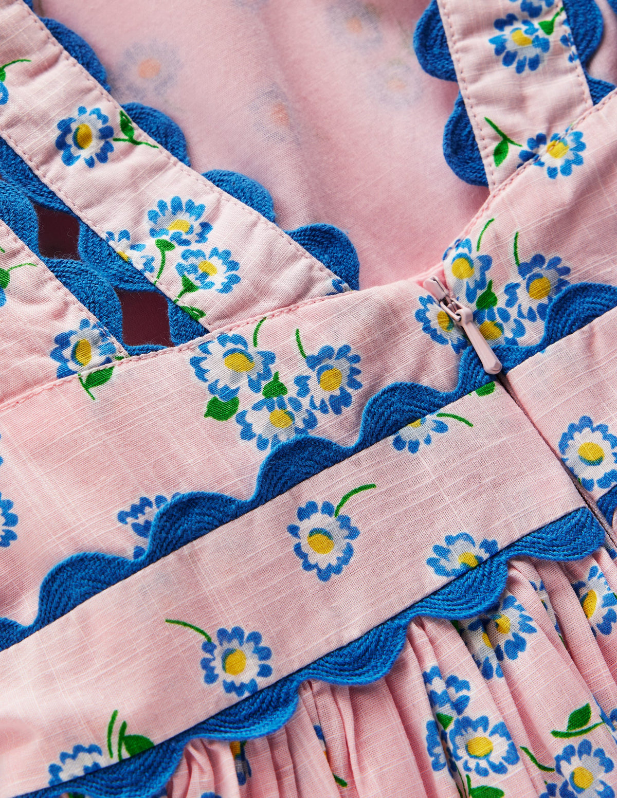 Flatterkleid mit Zackenlitze-Kreiderosa Gänseblümchen - Image 3