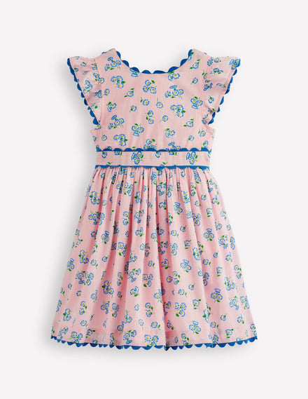 Flatterkleid mit Zackenlitze-Kreiderosa Gänseblümchen