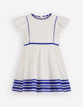 Kleid mit Flatterärmeln und Zackenlitze-Sanftes Naturweiß/Leuchtendes Blau