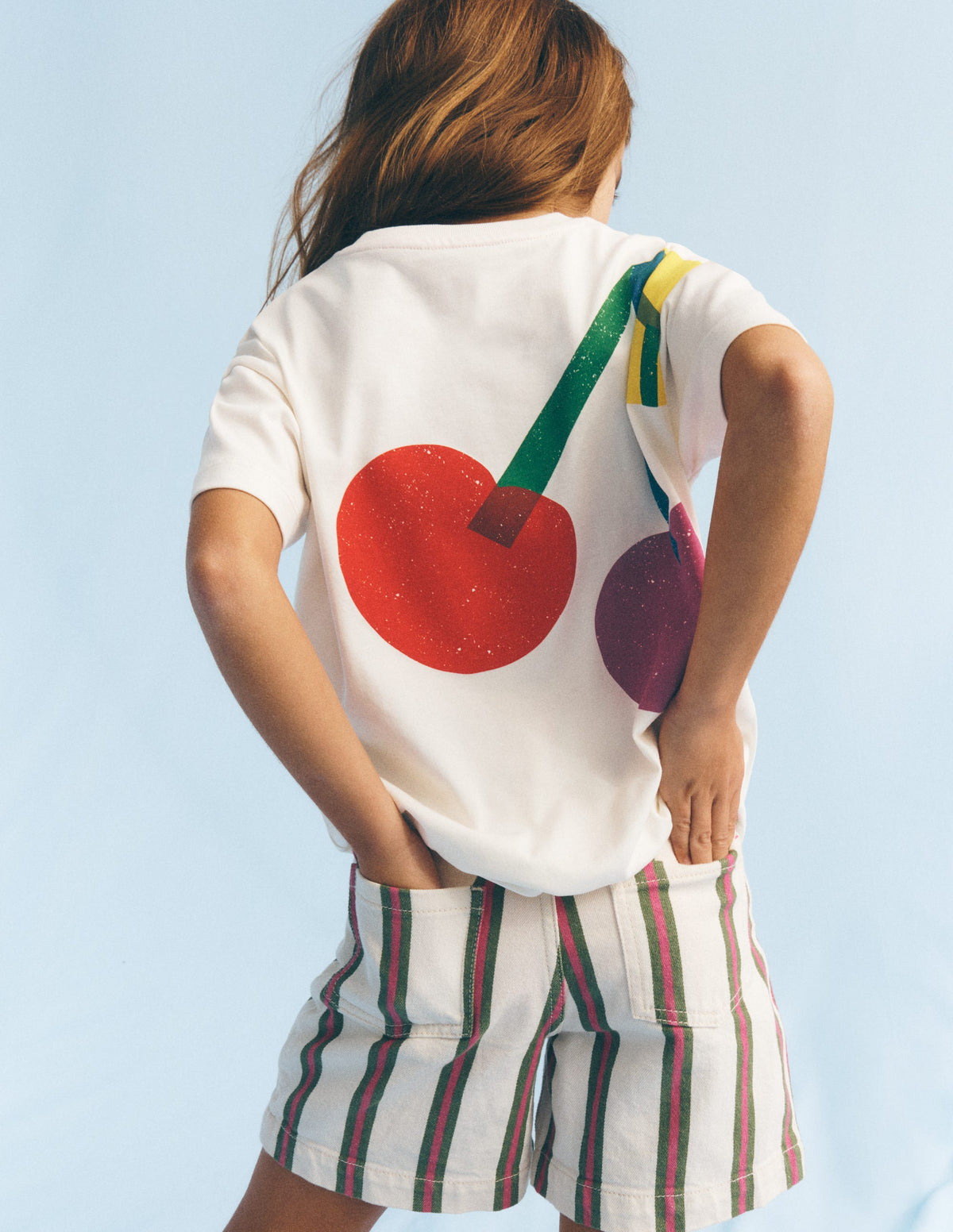 T-Shirt mit Druck-Sanftes Naturweiß Kirschen - Image 4