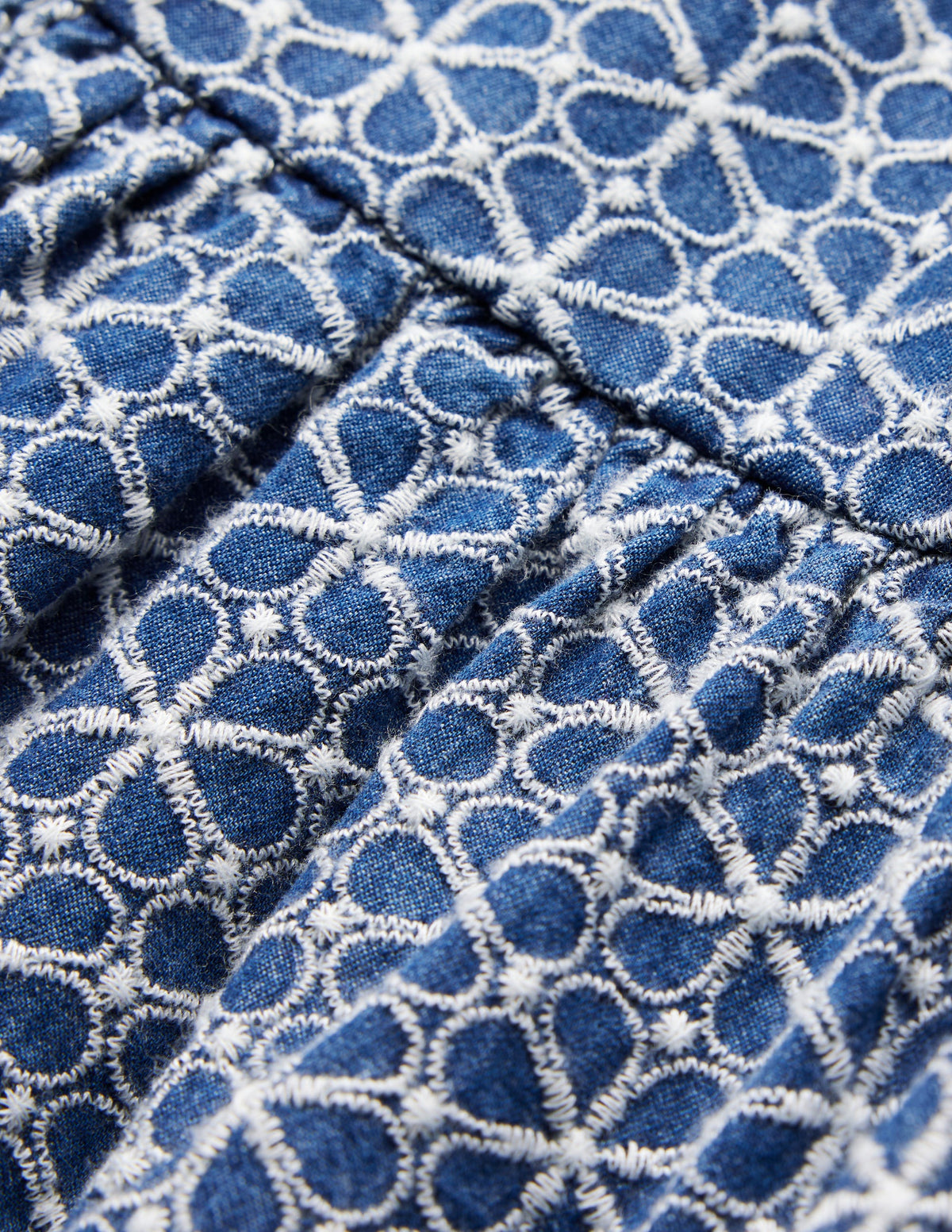 Kleid mit gekreuzten Rückenträgern und Puffärmeln-Chambray Lochstickerei - Image 4