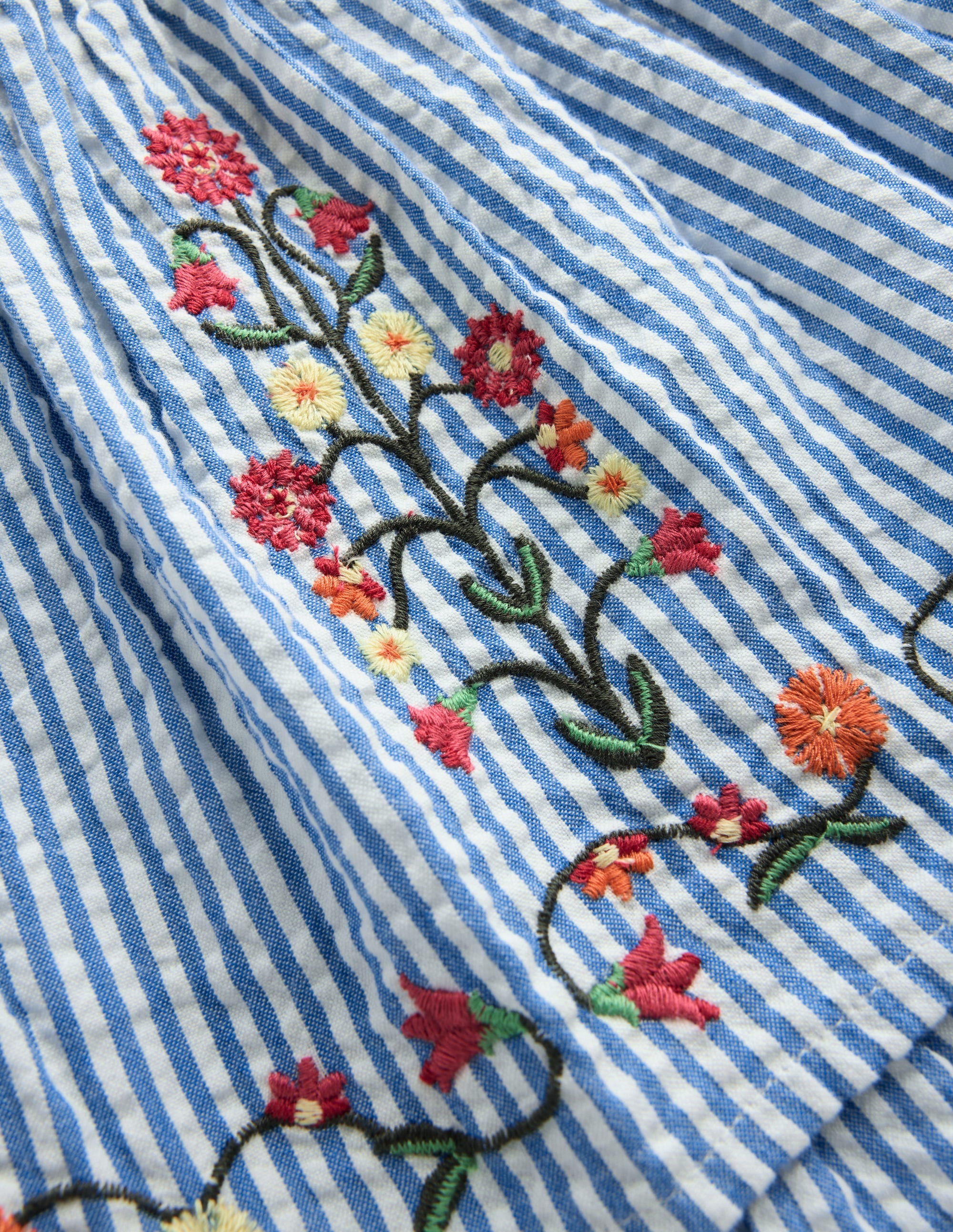 Gewebtes Stufenkleid mit Rüschen-Drillich Streifen Blumenmuster - Image 4