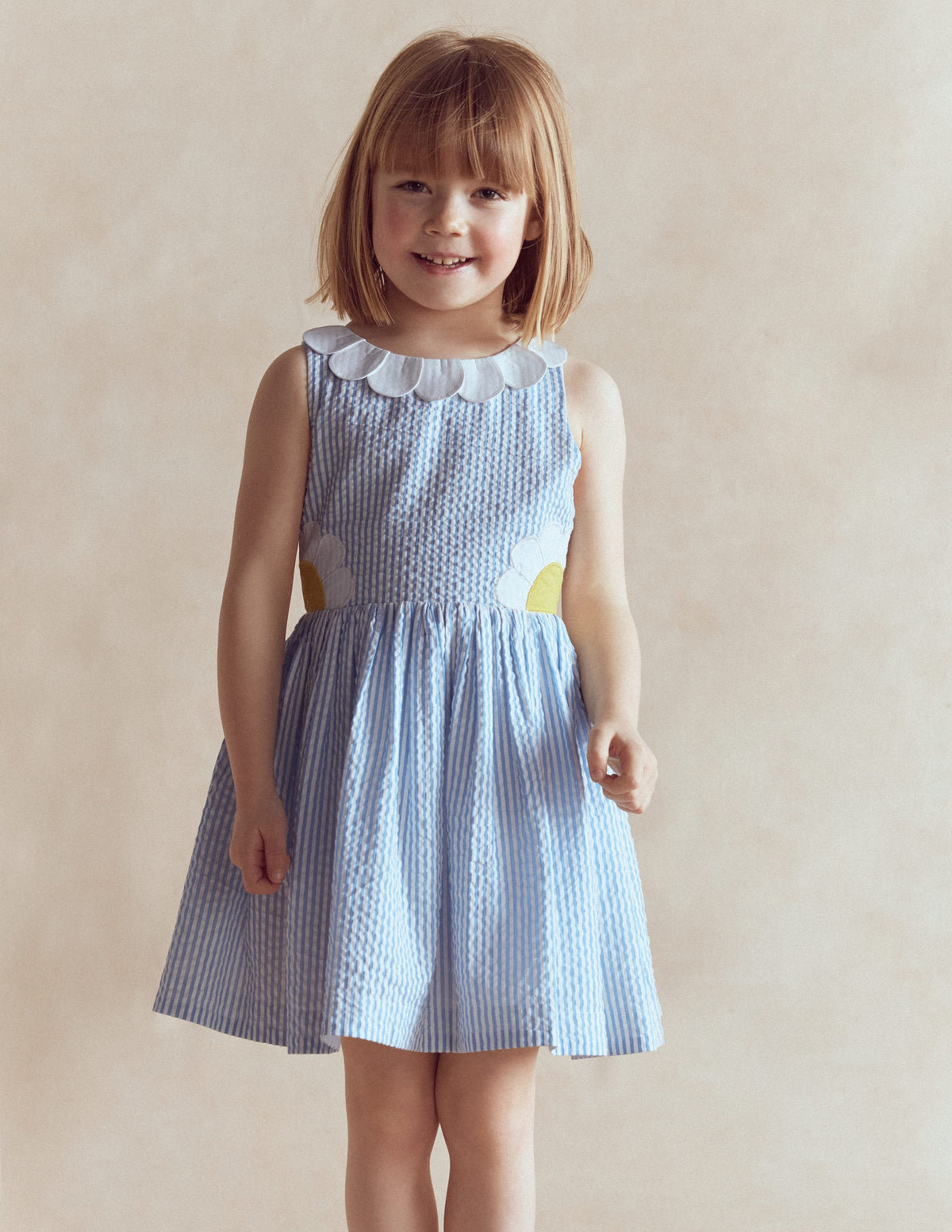Originelles Kleid mit gekreuzten Rückenträgern-Blau Gänseblümchen-Applikation - Image 1