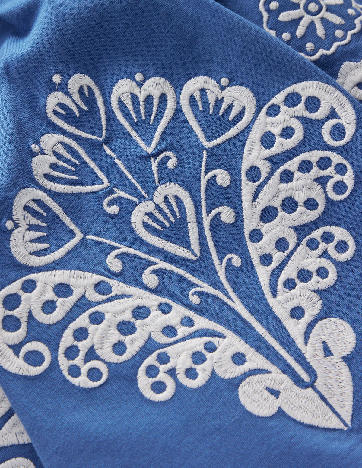 Besticktes Kleid mit V-Ausschnitt am Rücken-Leuchtendes Blau Stickerei-5