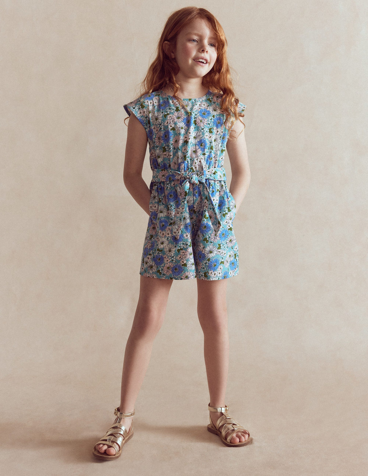 Gewebter Jumpsuit mit Bindegürtel-Blau Geblümt - Image 1