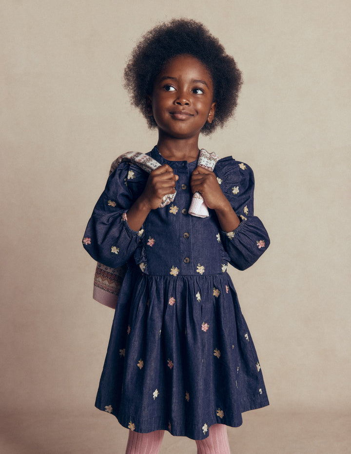 Winnie Hemdblusenkleid mit Rüschenbesatz-Denim Stickerei