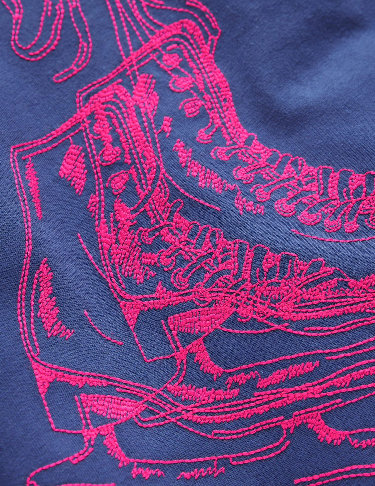 Langarmshirt mit neonfarbenem Superstitch-Design-Schlittschuhe-2
