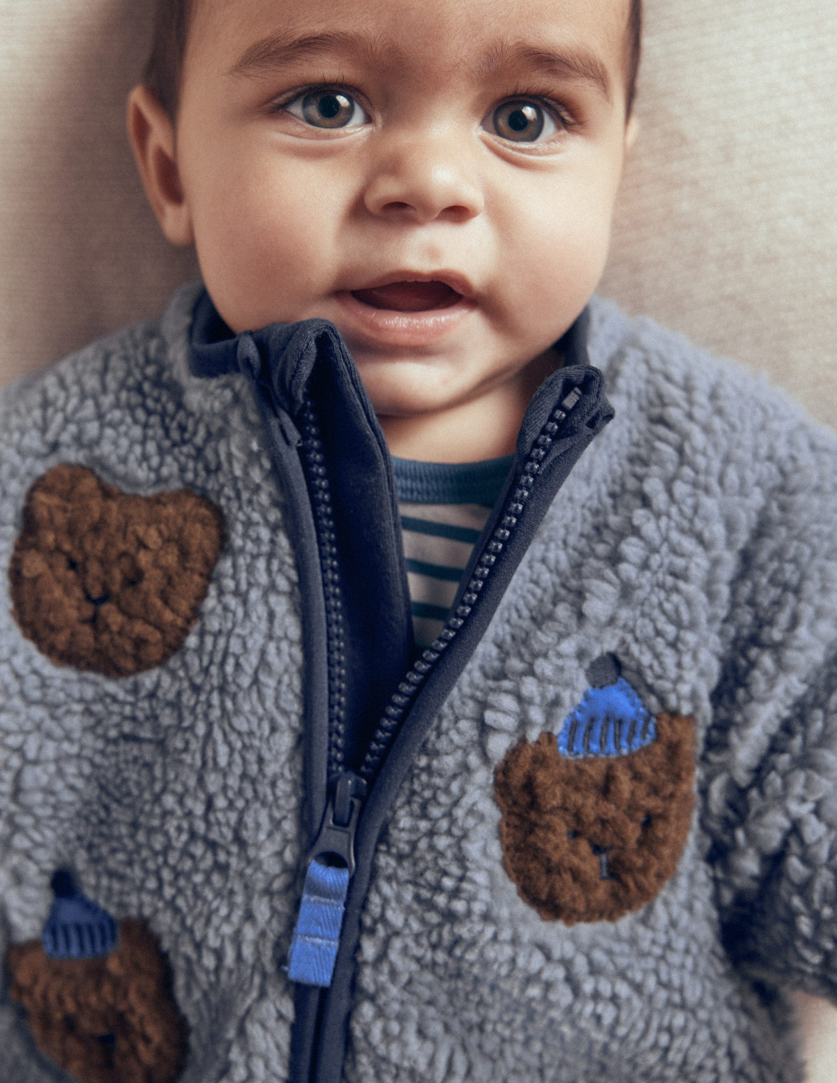 Kuschelige Teddyfell-Jacke-Blau Bären-Applikation - Image 2
