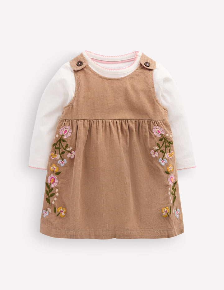 Besticktes Schürzenkleid-Set-Ingwer Stickerei