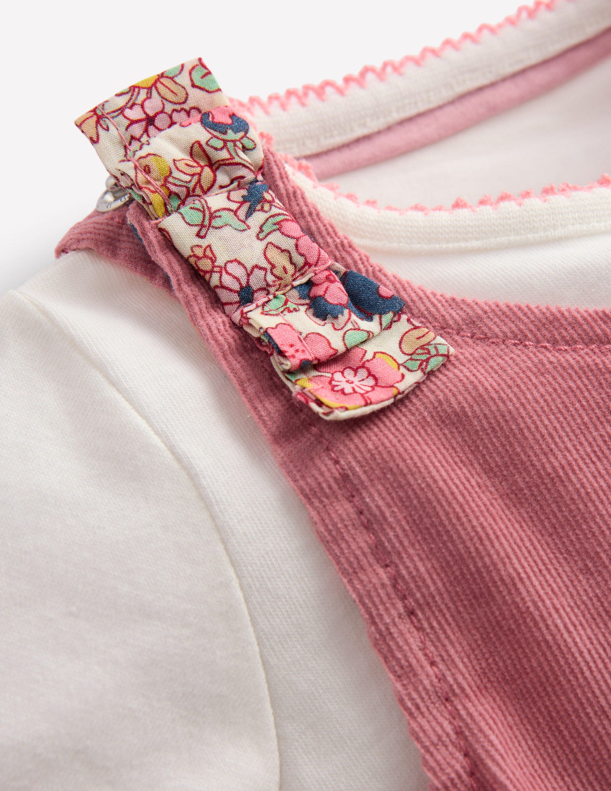 Ensemble avec salopette tissée-Broderie florale rose formica - Image 3