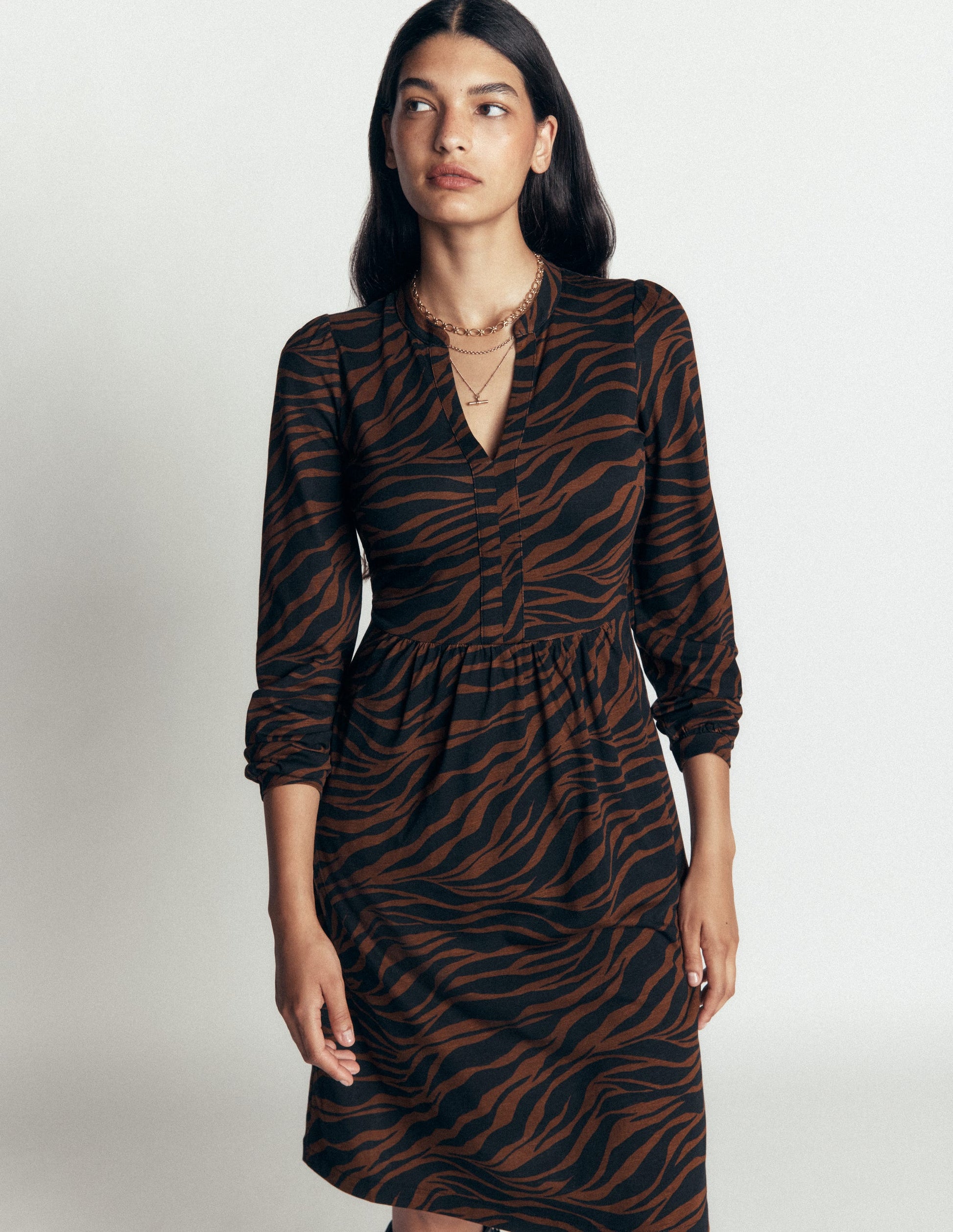 Naomi Lockeres Jerseykleid-Umbra, Zebra Swirl-Motiv-4