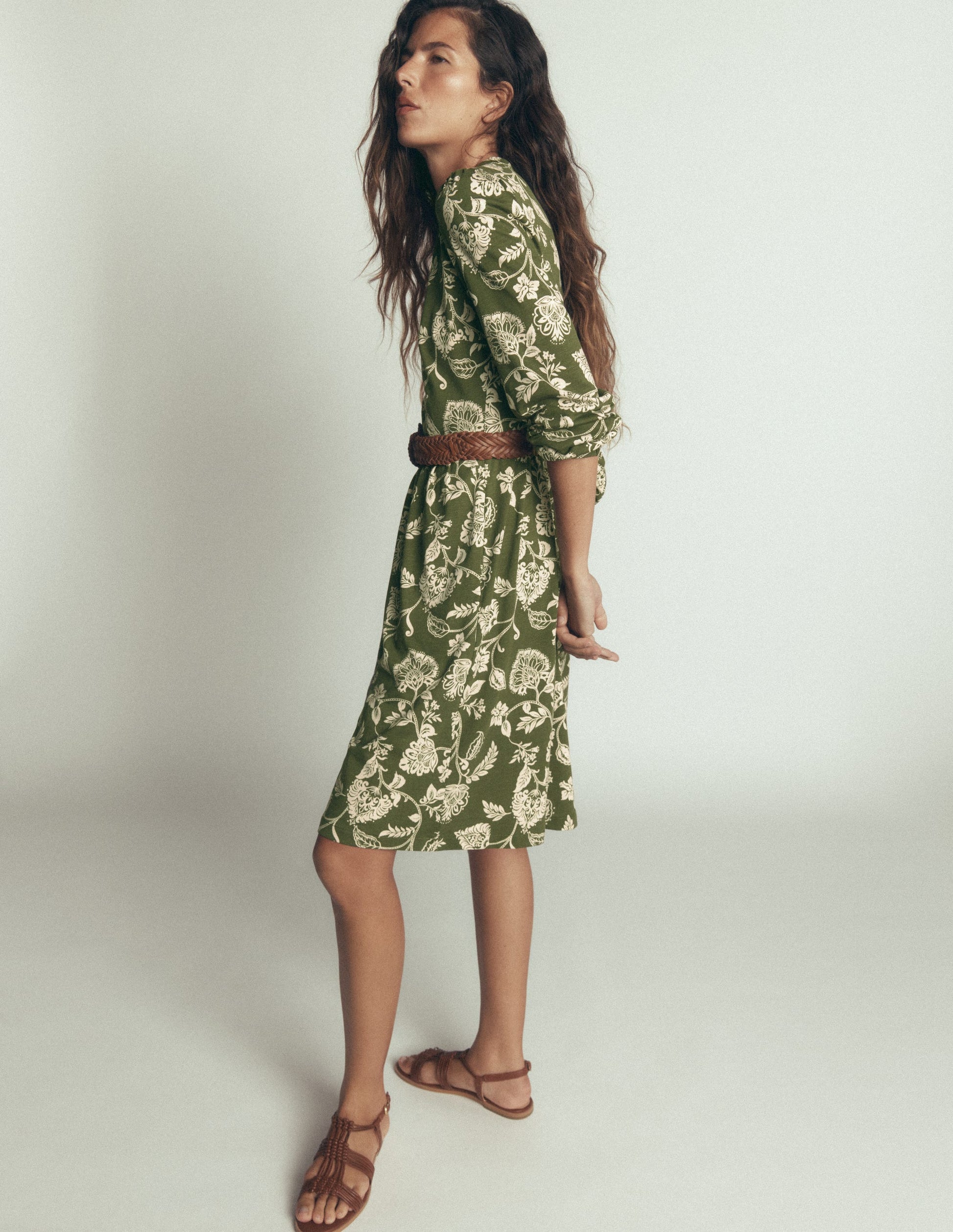 Robe décontractée Naomi en jersey-Vert forêt, motif Planted Meadows-5