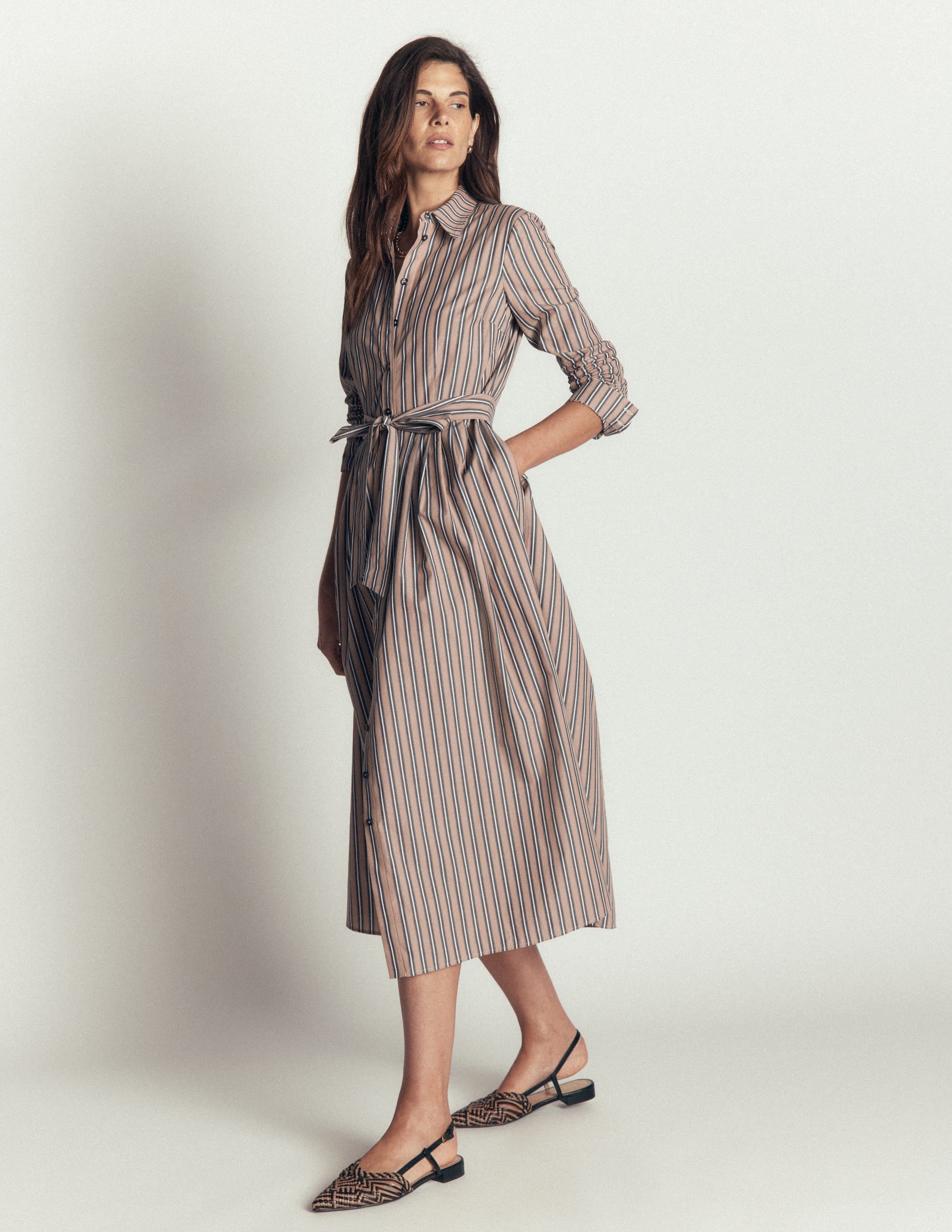 Robe-chemise midi Alexa en coton-Rayé tramway camel, bleu marine - Image 4