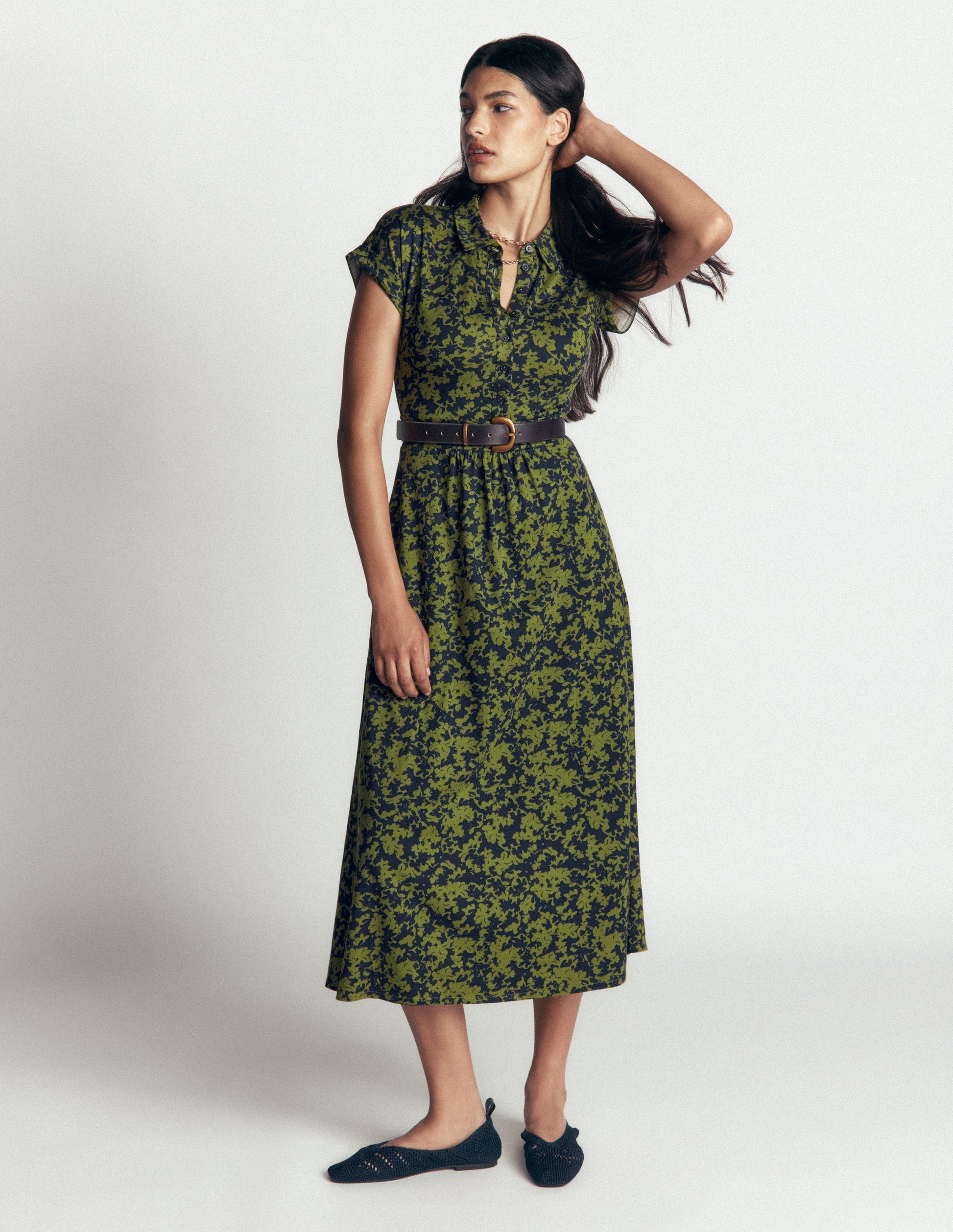 Robe-chemise Fae en jersey-Vert forêt, motif Sprayed Leaf-4