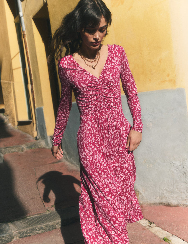 Robe Jasmine froncée en jersey-Cerise tendre, motif Scattered Flora