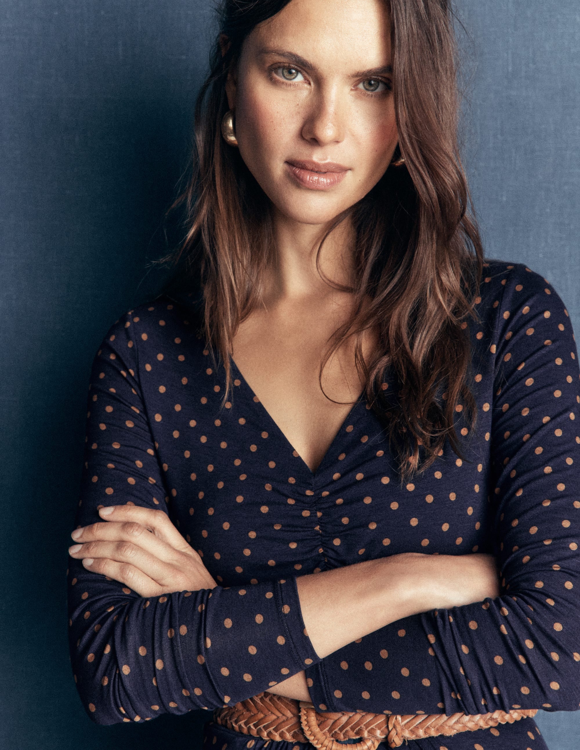 Jasmin Gerafftes Jerseykleid-Französisches Marineblau, Gemalte Tupfen Verteilt - Image 5