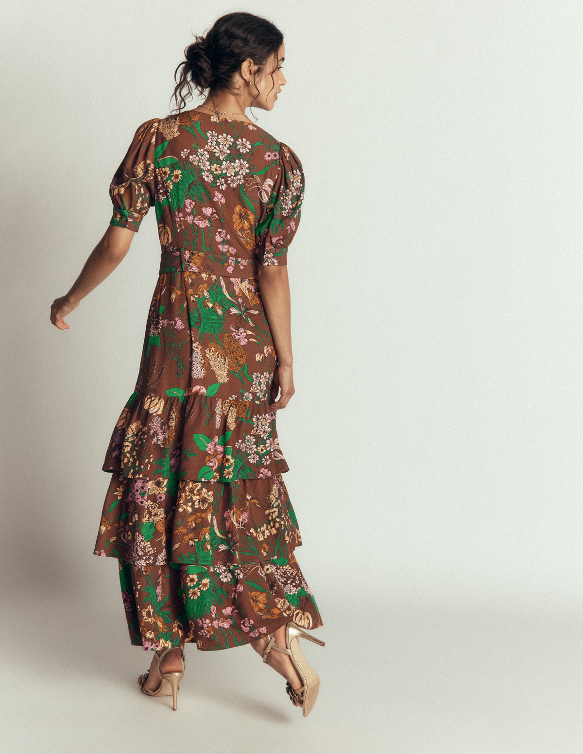 Robe à col V et volants superposés-Bois, motif Whimsical Flora-3