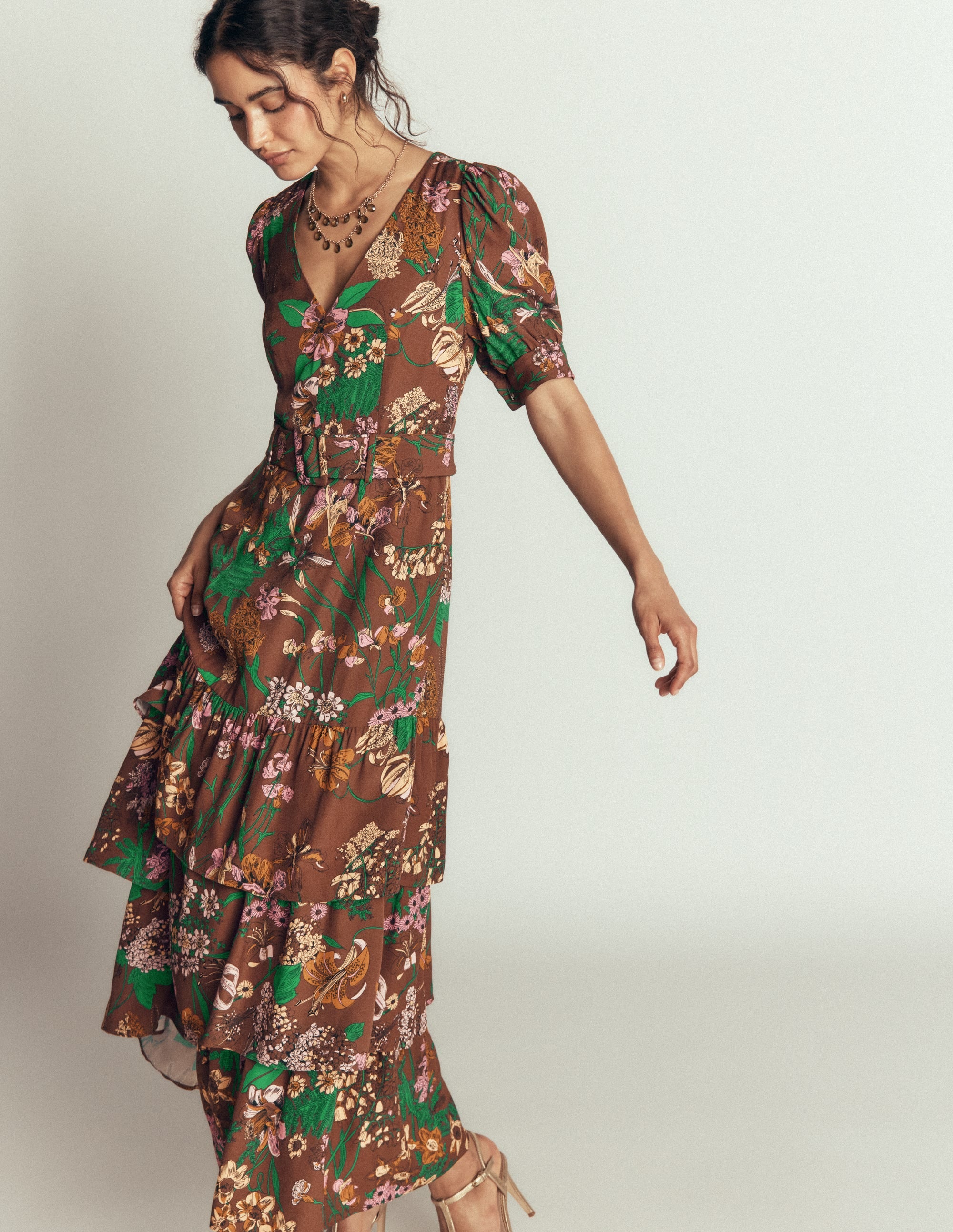 Robe à col V et volants superposés-Bois, motif Whimsical Flora - Image 4