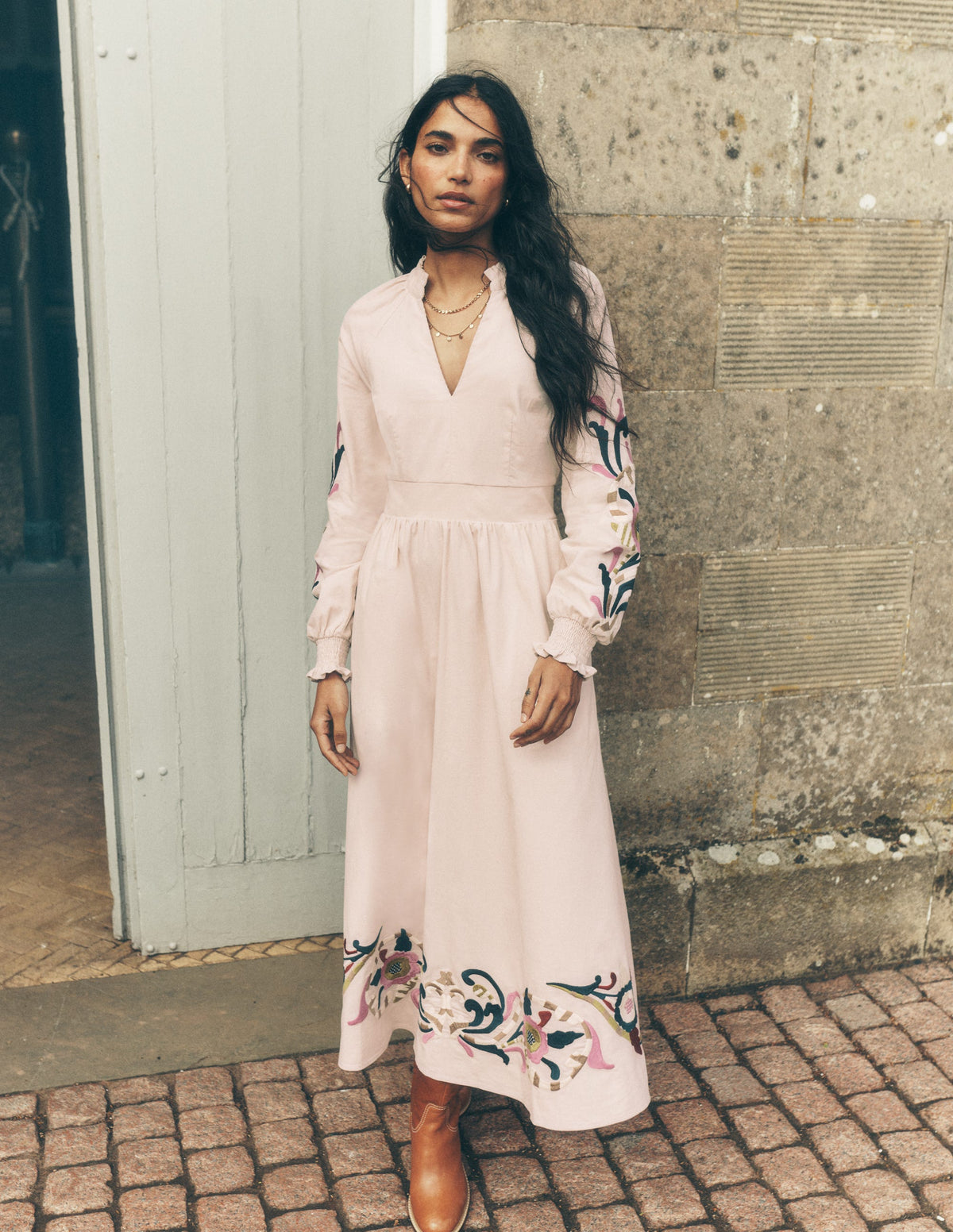 Robe midi smockée en velours côtelé-Pêche amande, broderie - Image 5