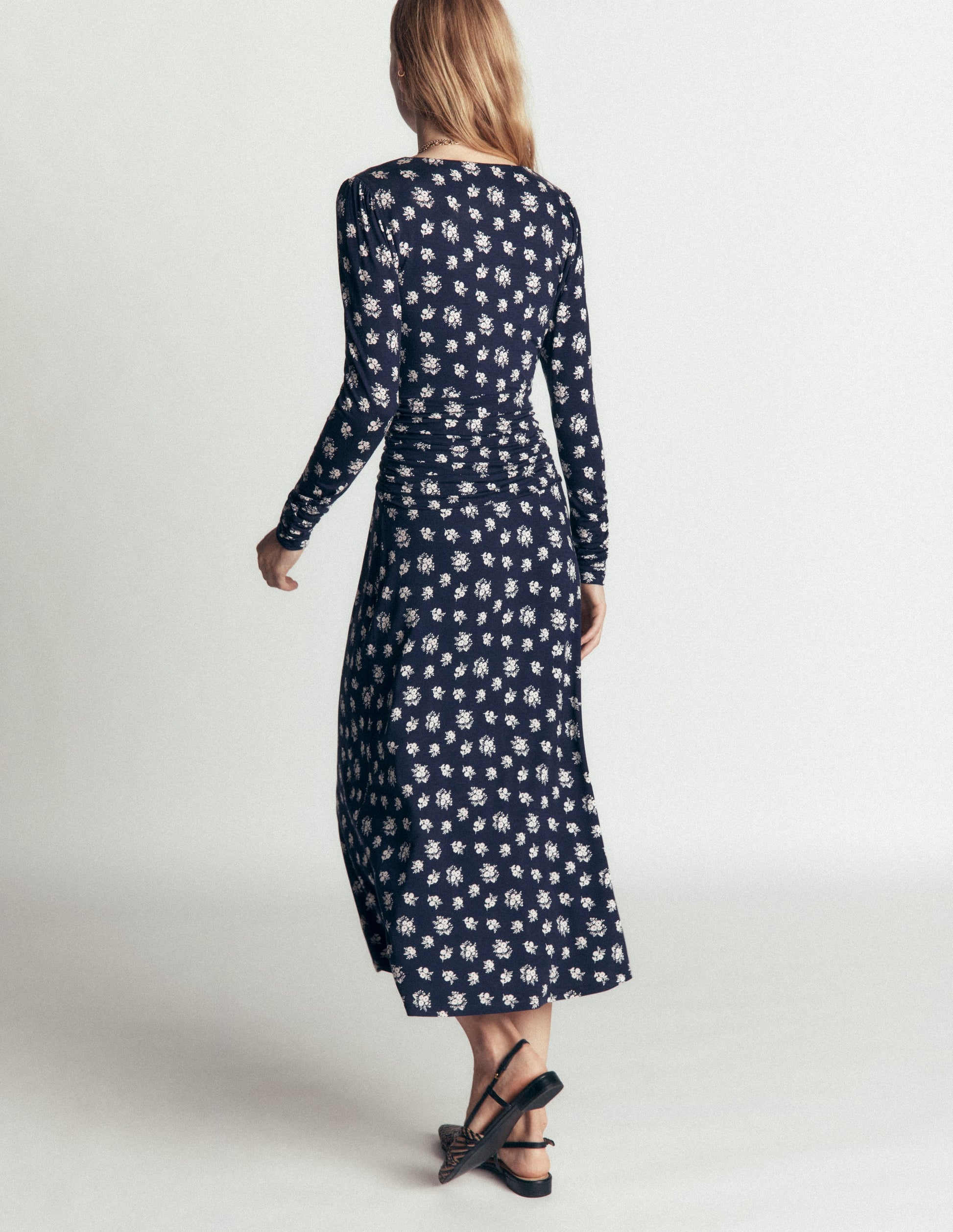 Mya Gerafftes Jersey-Midikleid-Französisches Marineblau, Zarter Garten-3