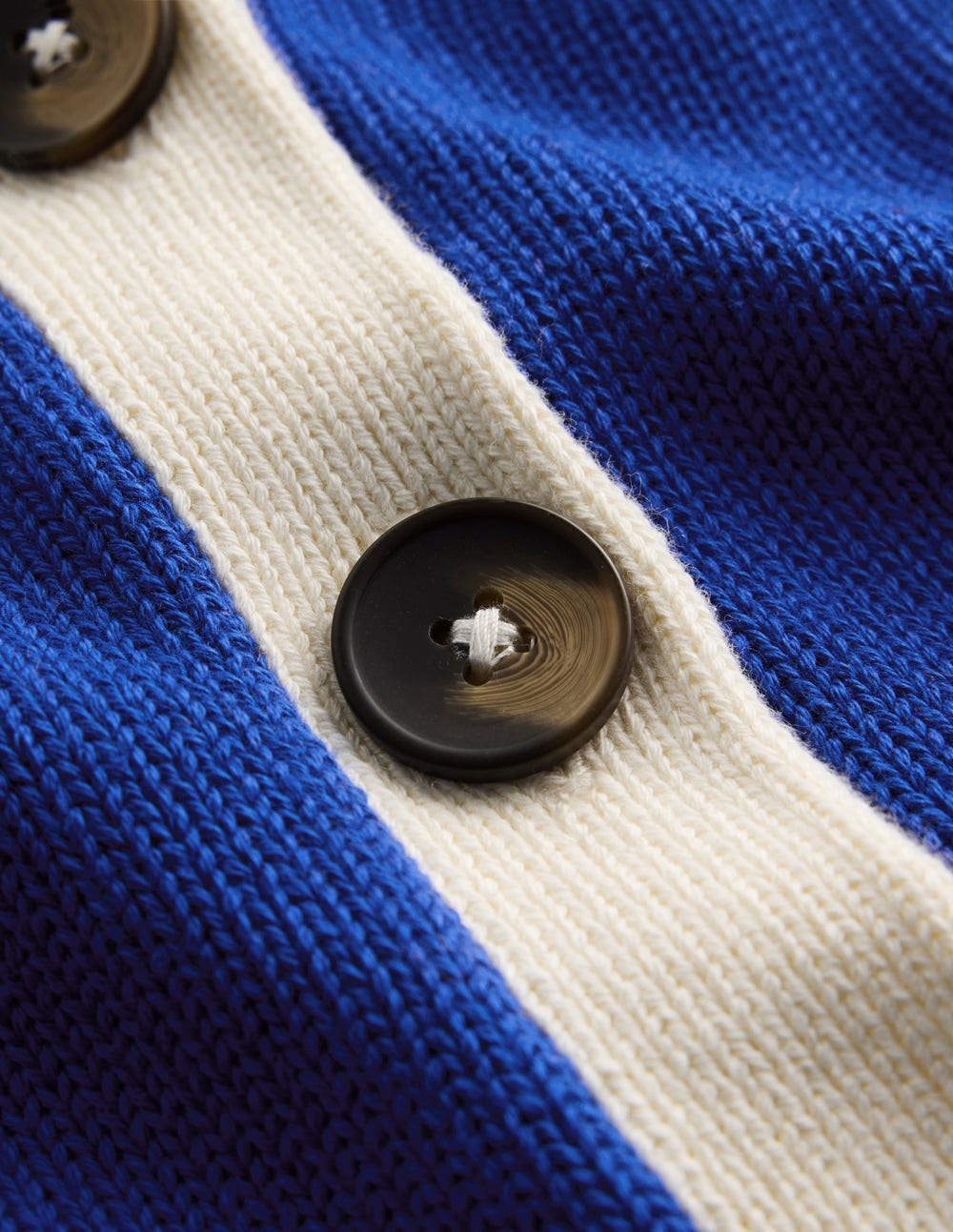 Lucy Lockere Strickjacke aus Baumwolle-Leuchtendes Blau, Color Blocking - Image 9