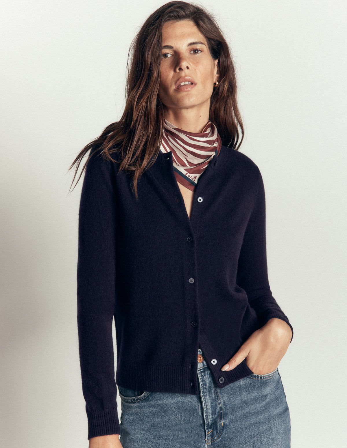 Elsie Kaschmir-Strickjacke mit Rundhalsausschnitt-Marineblau-4