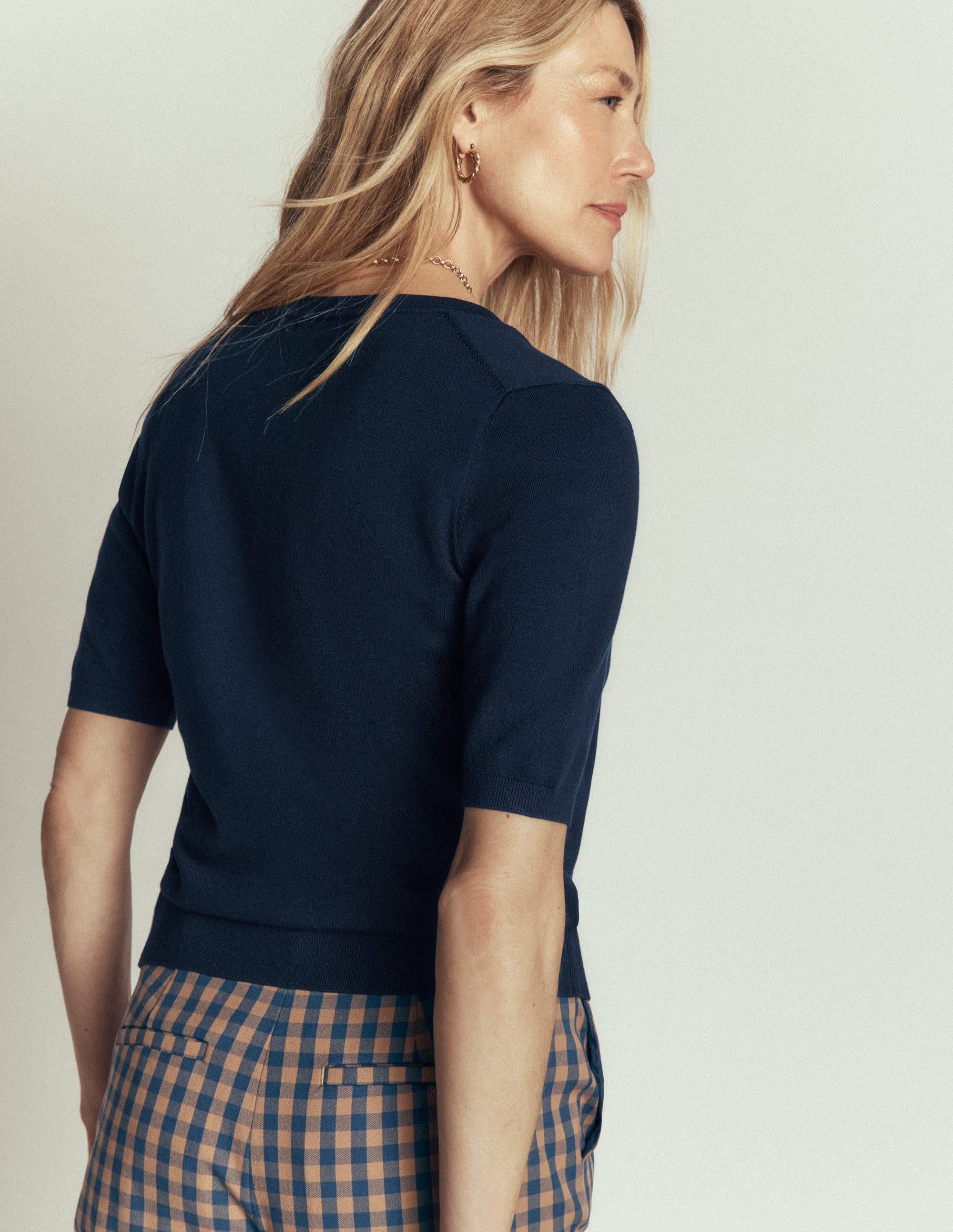 Camilla Baumwoll-T-Shirt mit V-Ausschnitt-Marineblau - Image 3