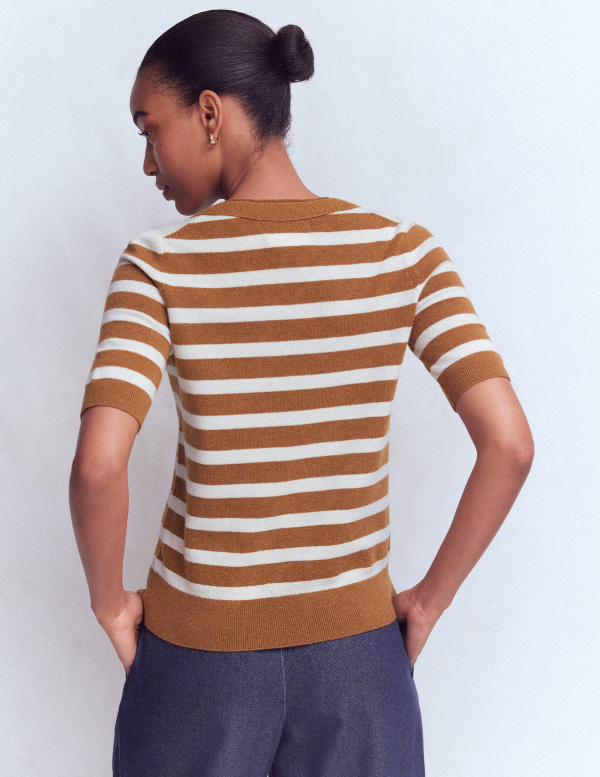 Strick-T-Shirt mit Schleife am Ausschnitt-Lebkuchen, Naturweiß Streifen-4