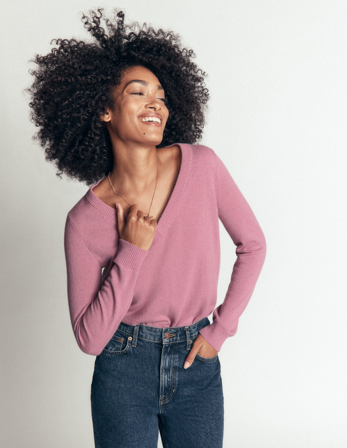 Elsie Kaschmirpullover mit V-Ausschnitt-Rosa Heide - Image 4