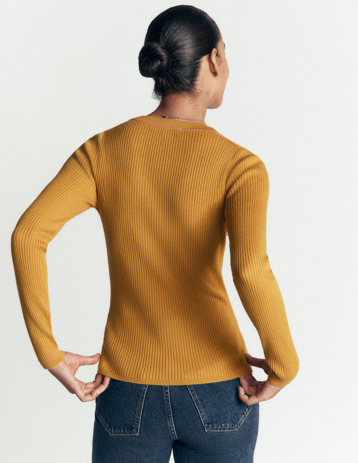 Paula Gerippter Pullover mit V-Ausschnitt-Goldenes Weizengelb - Image 3