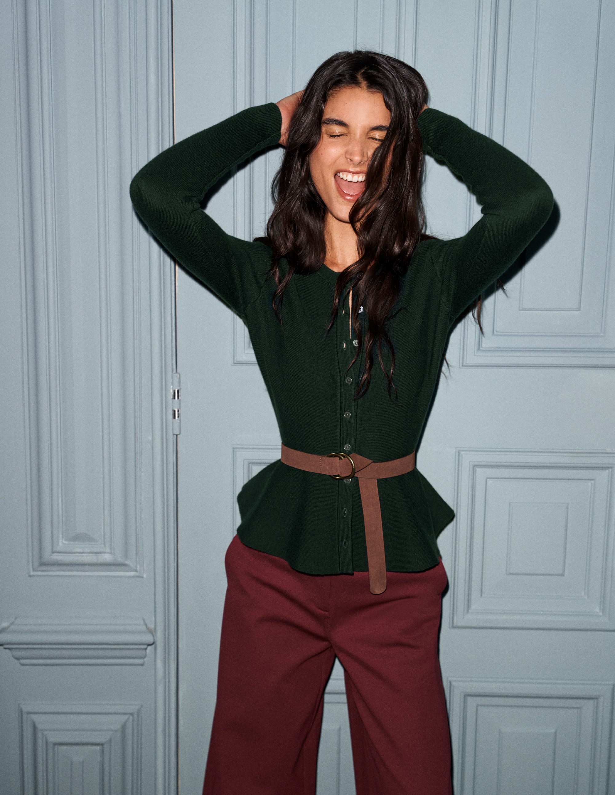 Taillierte Woll-Strickjacke mit Schößchen-Seegras - Image 1
