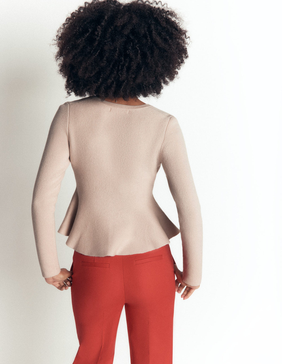 Taillierte Woll-Strickjacke mit Schößchen-Naturweiß-3