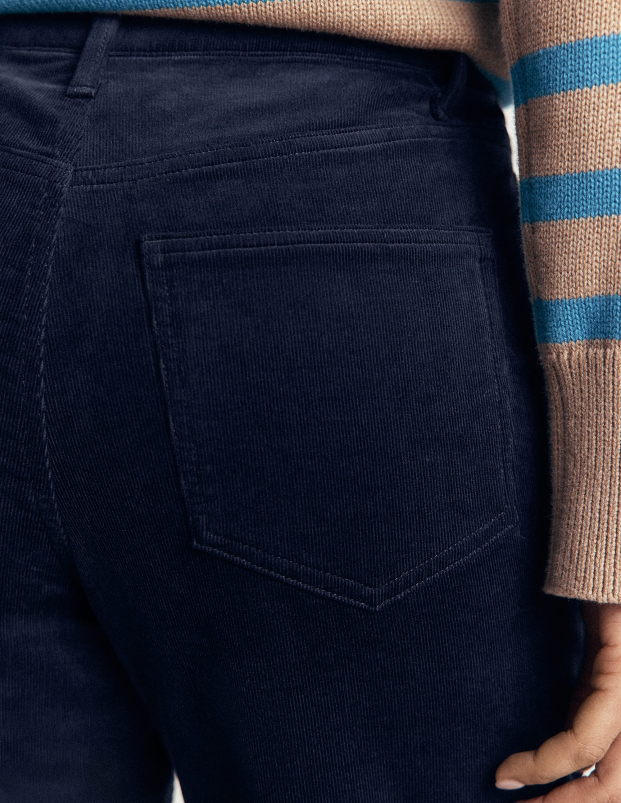 Schmal geschnittene Cord-Jeans mit hohem Bund-Marineblau - Image 4