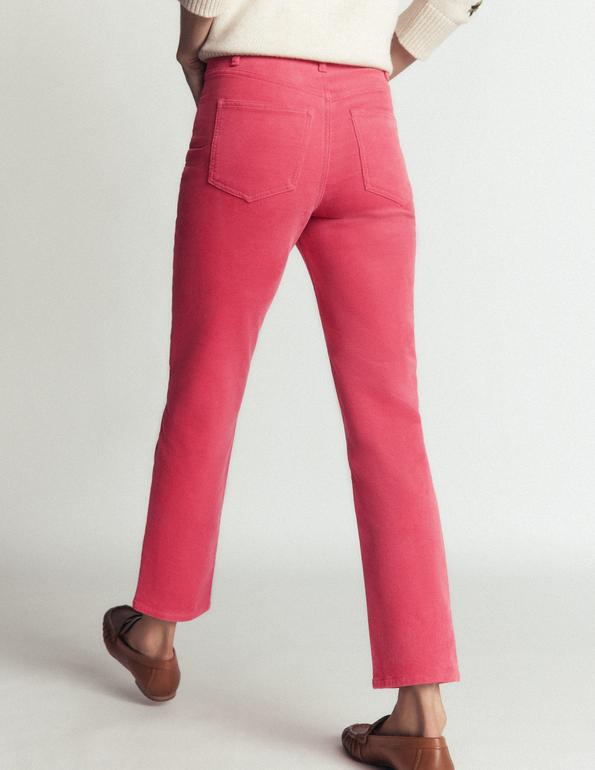 Schmal geschnittene Cord-Jeans mit hohem Bund-Stechpalmenbeere-4
