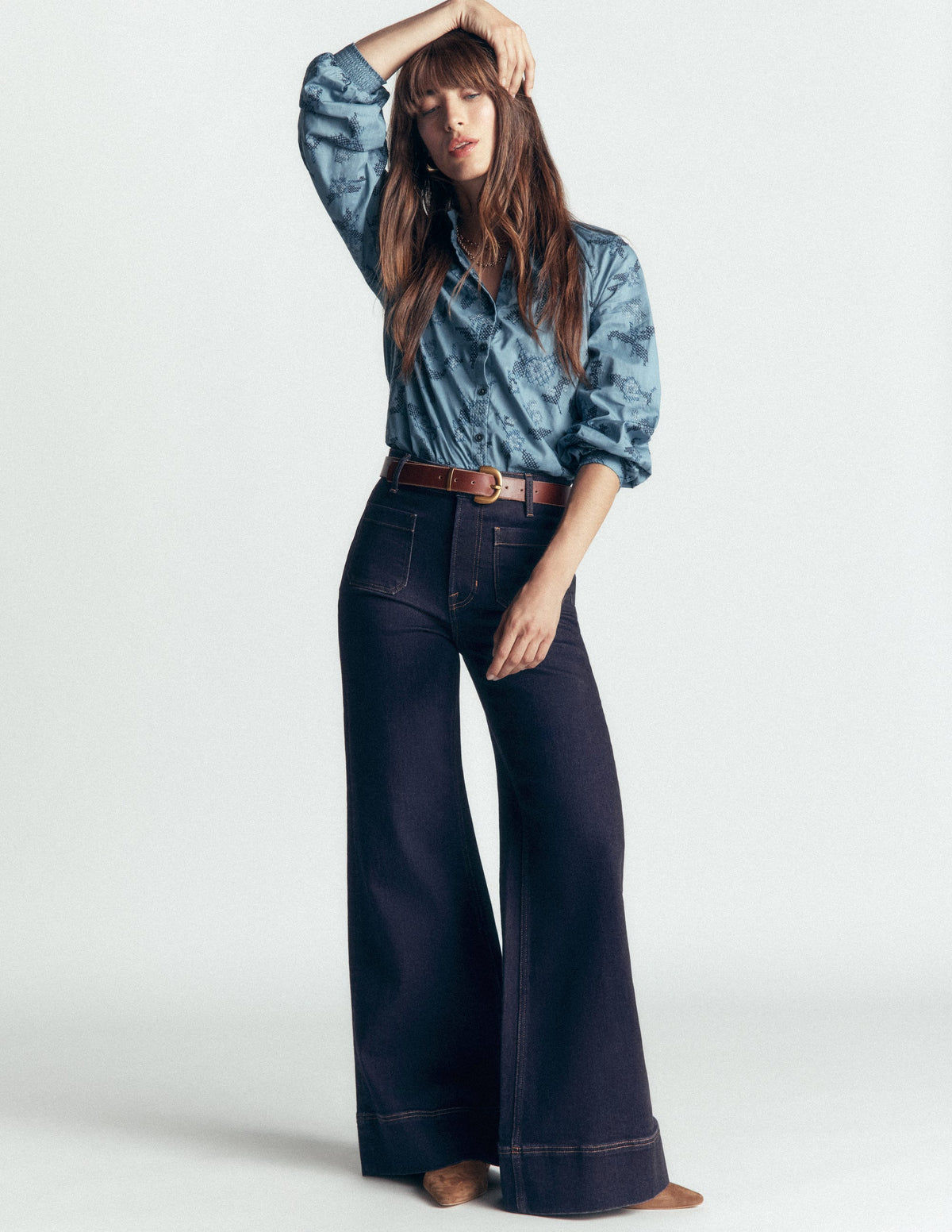 Ausgestellte Jeans mit aufgesetzter Tasche-Indigo-1
