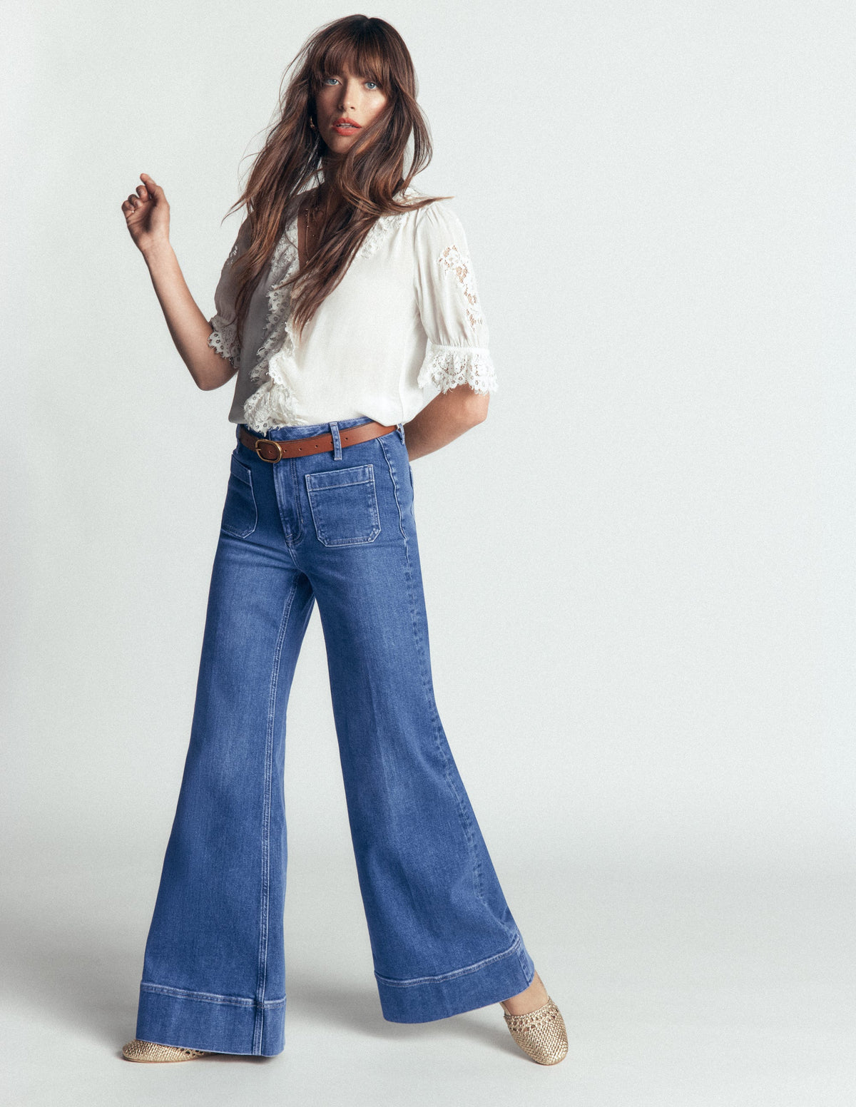 Ausgestellte Jeans mit aufgesetzter Tasche-Mittlere Waschung - Image 1
