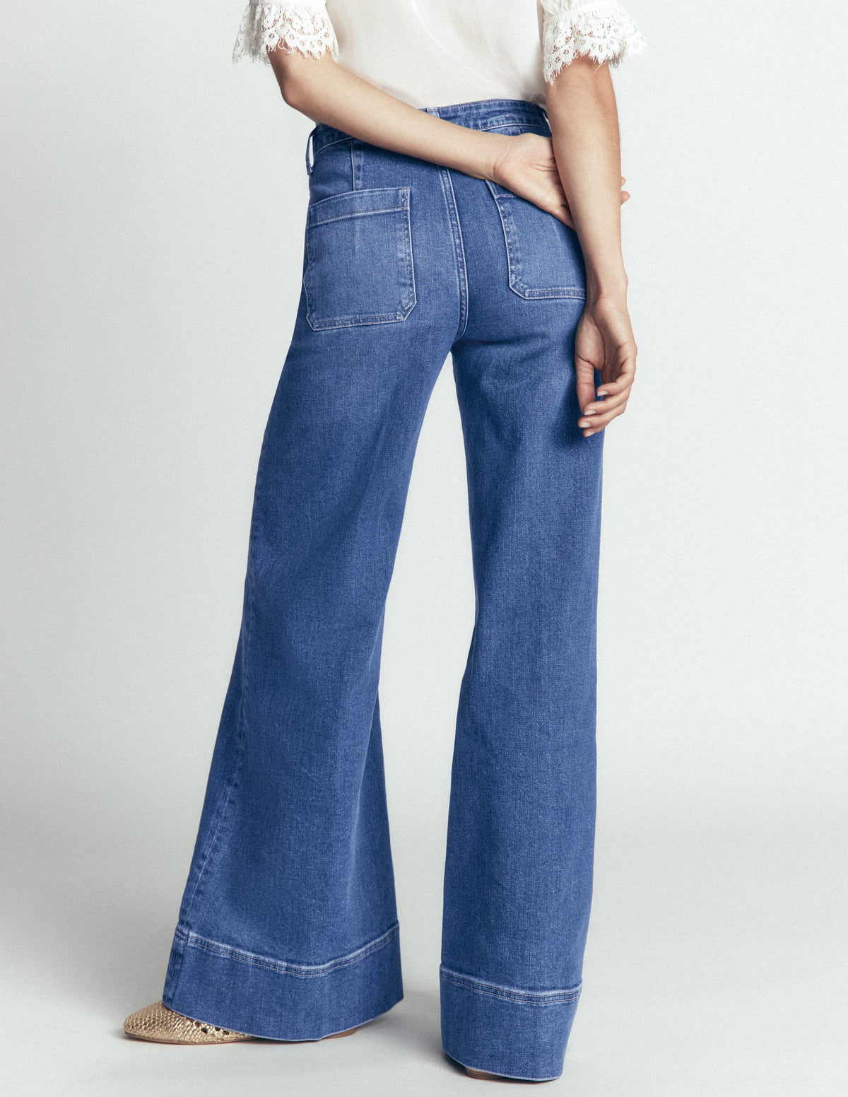 Ausgestellte Jeans mit aufgesetzter Tasche-Mittlere Waschung - Image 3