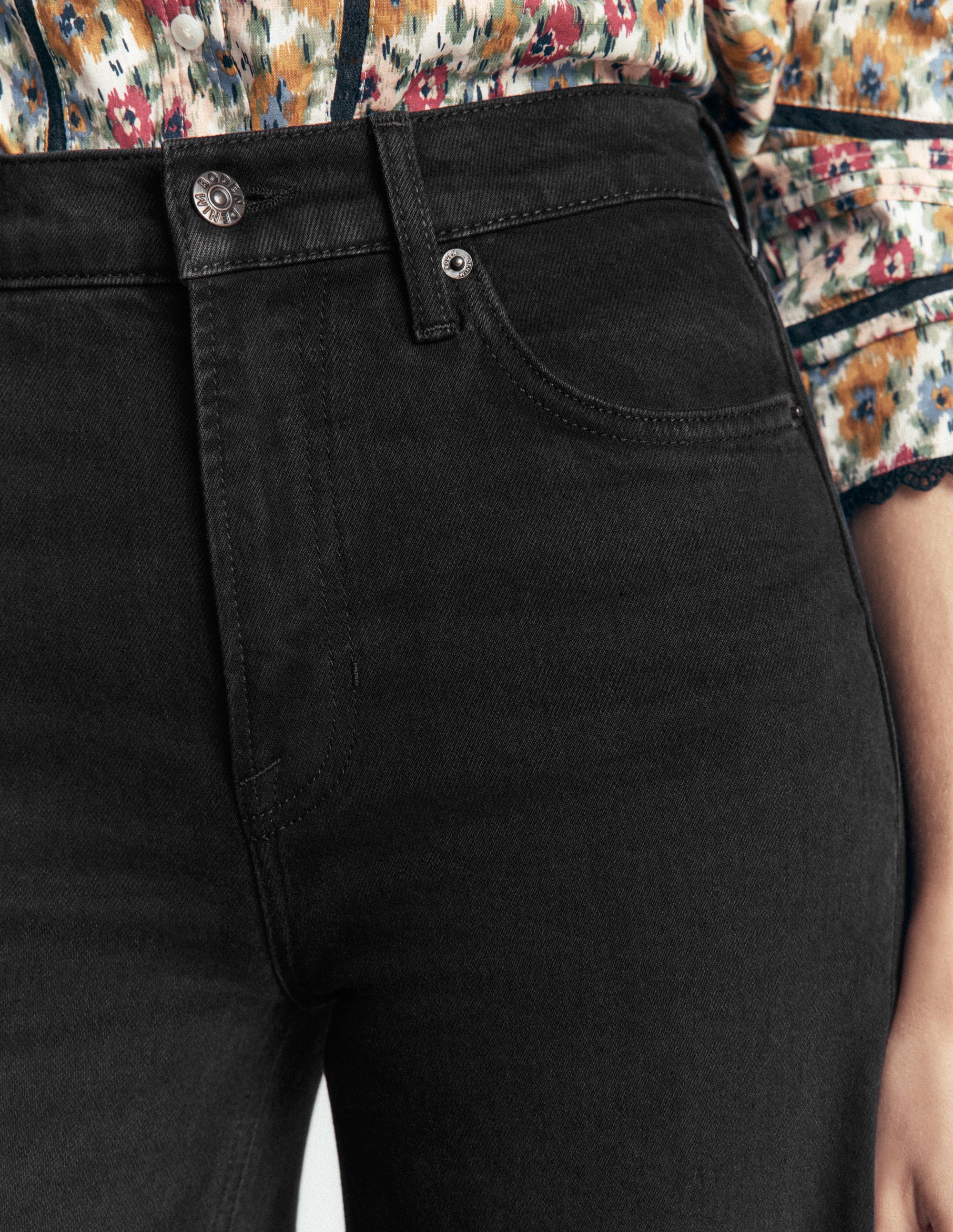 Hoch geschnittene Jeans mit weitem Bein-Verwaschenes Schwarz - Image 6