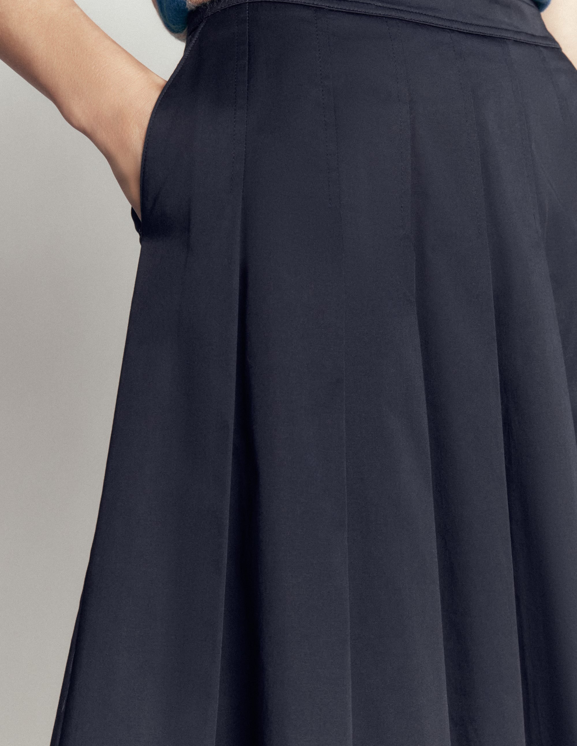 Aya Midirock aus Baumwolle und Satin-Marineblau - Image 2