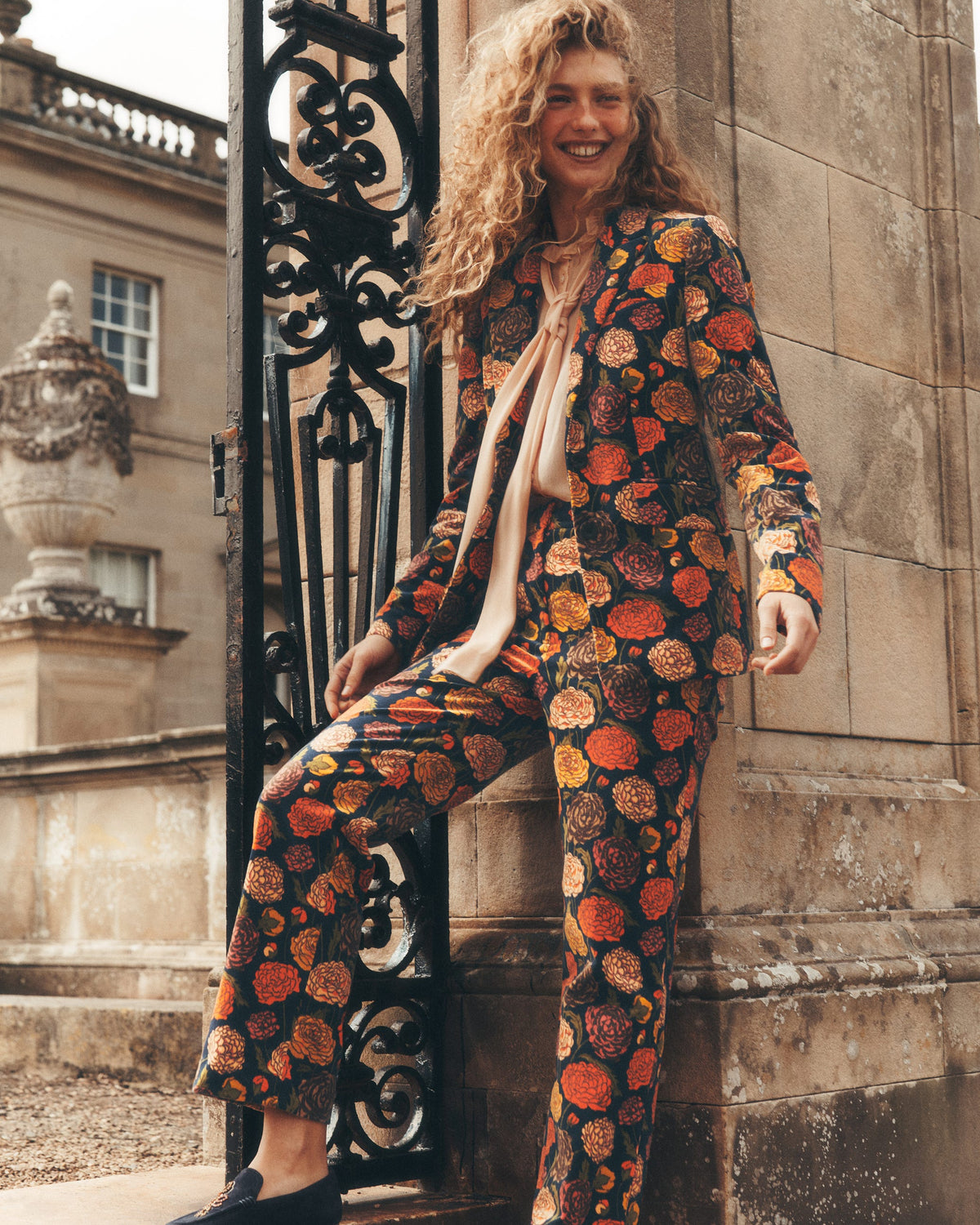 Canonbury Samthose-Bunt, Juwelenstrauß-8