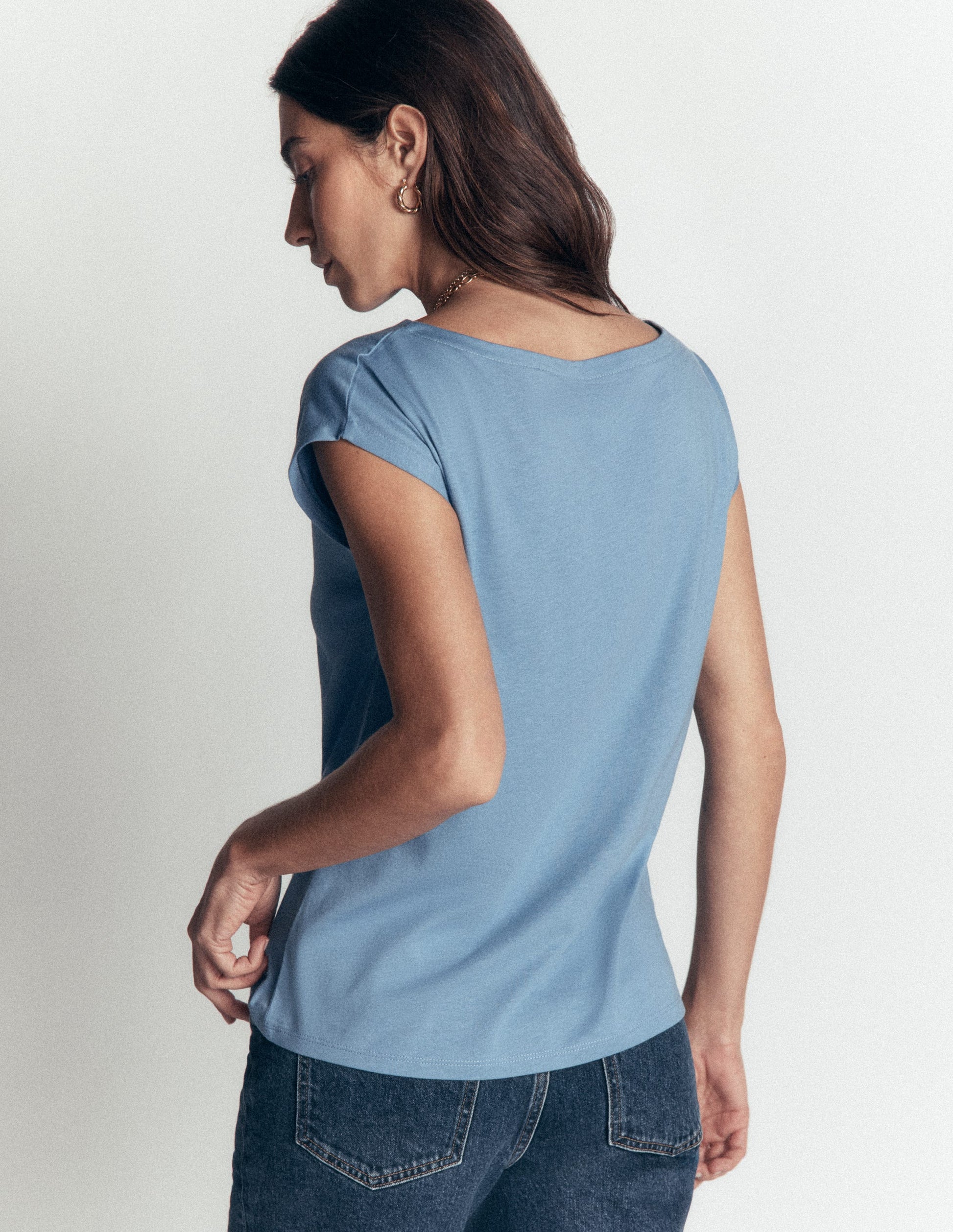 Superweiches T-Shirt mit U-Boot-Ausschnitt-Blau Aura-2